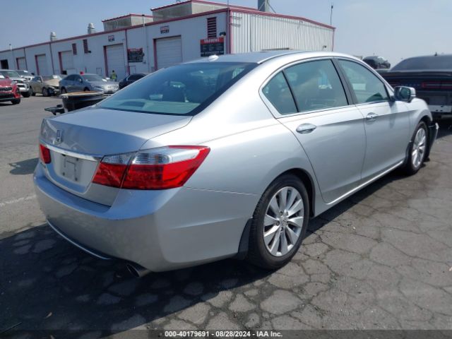 Photo 3 VIN: 1HGCR2F83FA168215 - HONDA ACCORD 