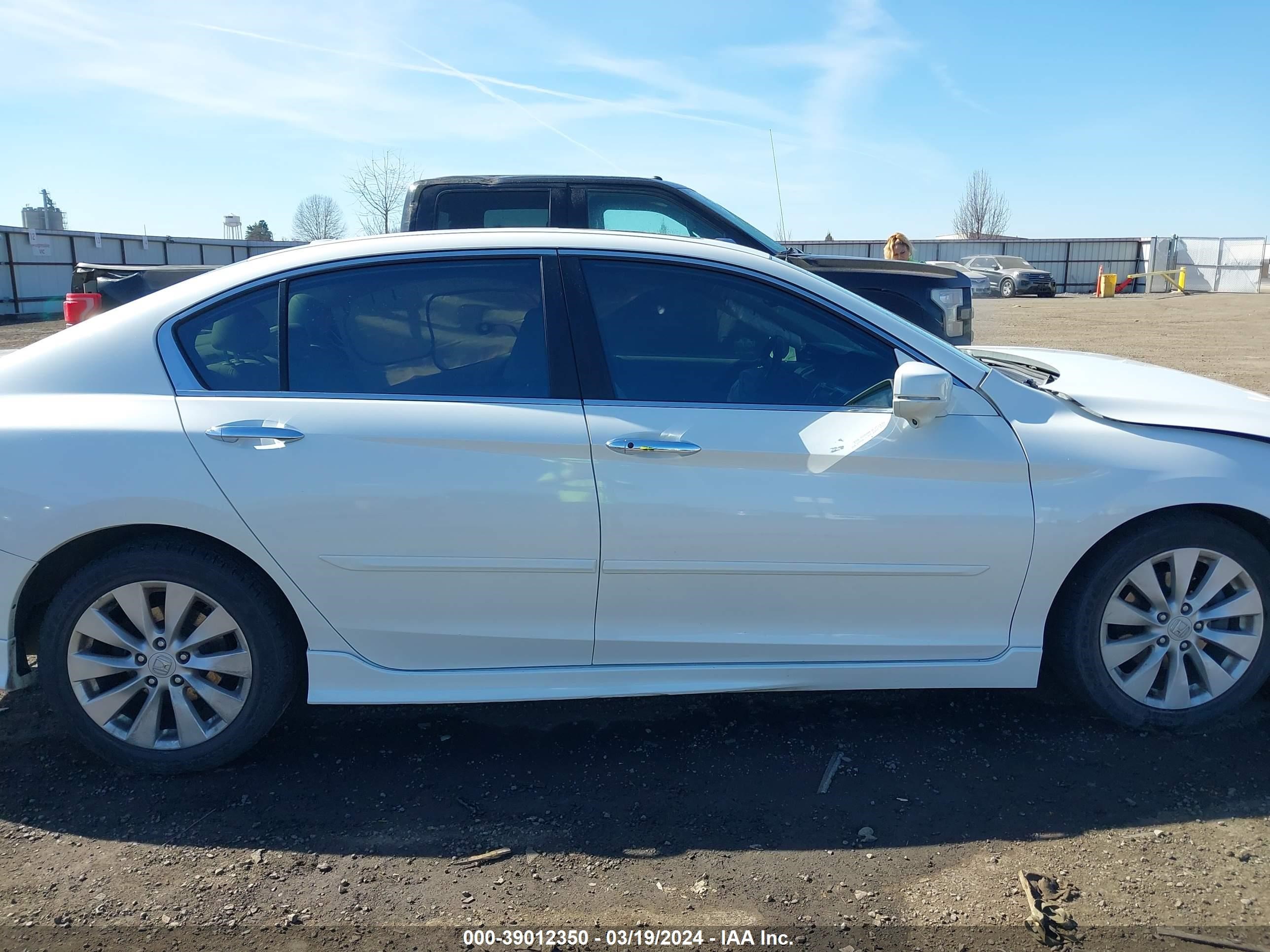 Photo 13 VIN: 1HGCR2F84DA000127 - HONDA ACCORD 