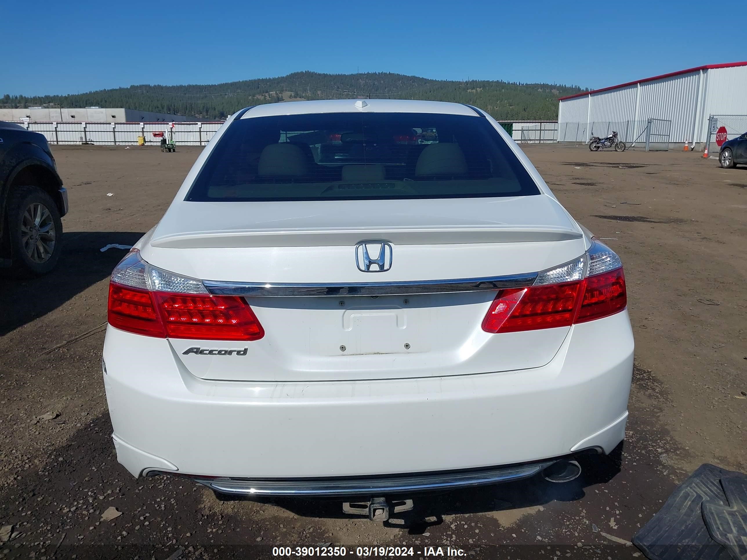 Photo 16 VIN: 1HGCR2F84DA000127 - HONDA ACCORD 