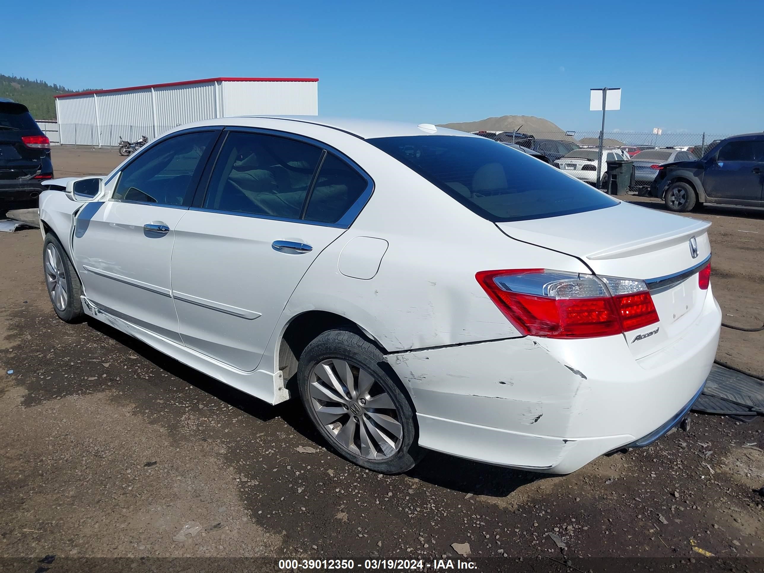 Photo 2 VIN: 1HGCR2F84DA000127 - HONDA ACCORD 