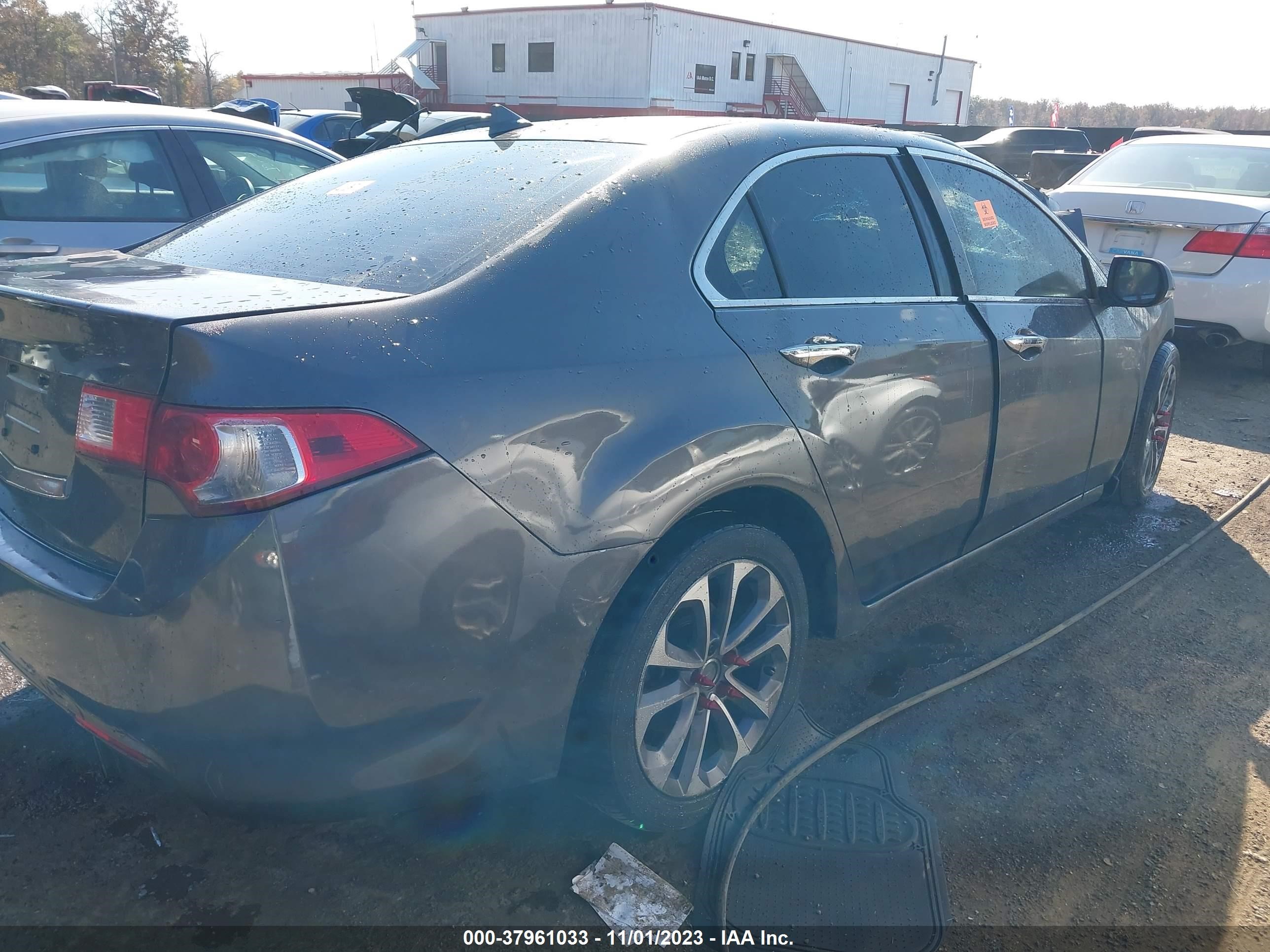 Photo 3 VIN: 1HGCR2F84EA107325 - ACURA TSX 