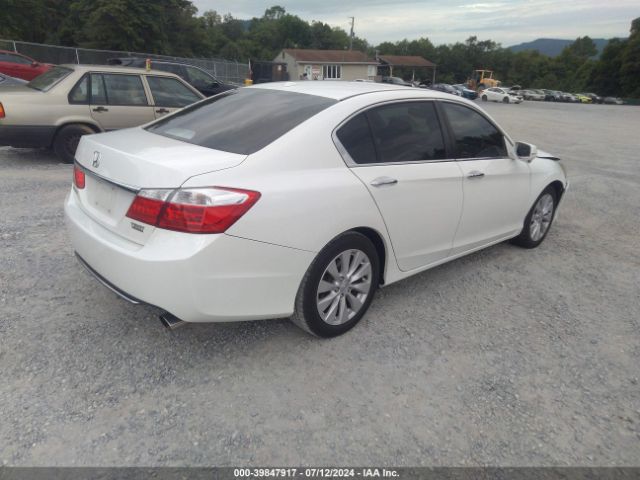 Photo 3 VIN: 1HGCR2F84FA022972 - HONDA ACCORD 