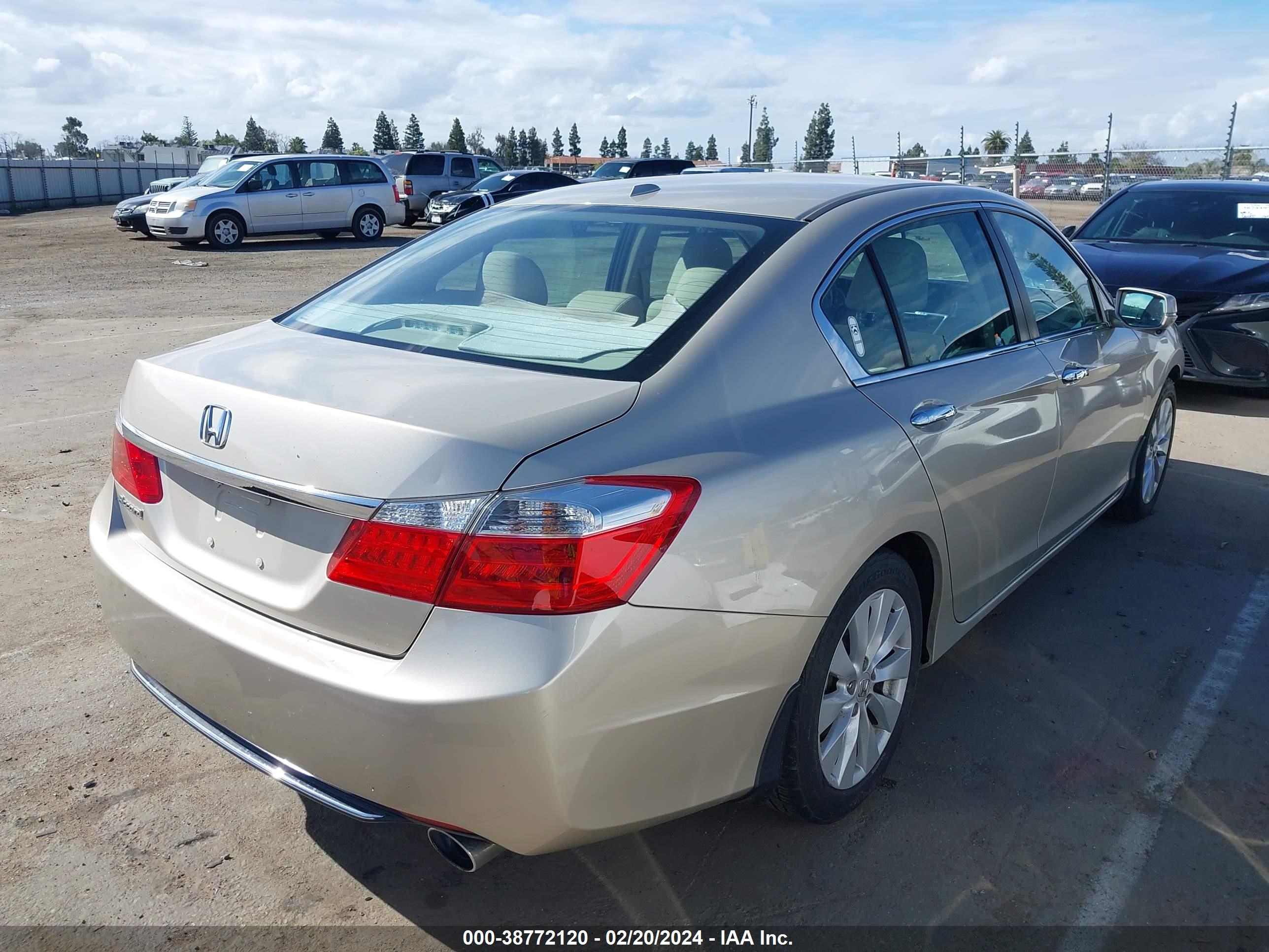 Photo 3 VIN: 1HGCR2F84FA030537 - HONDA ACCORD 