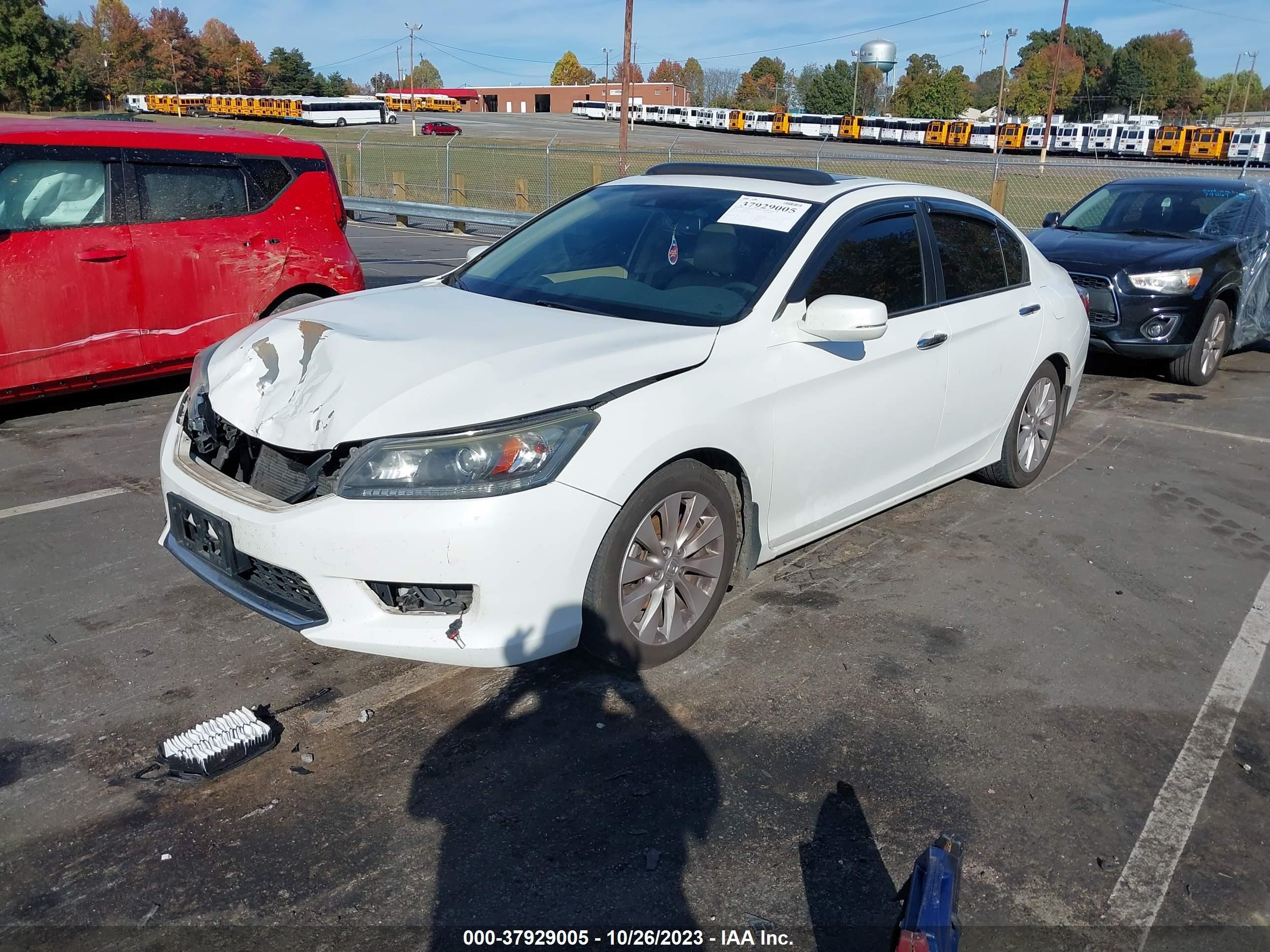 Photo 1 VIN: 1HGCR2F84FA084002 - HONDA ACCORD 