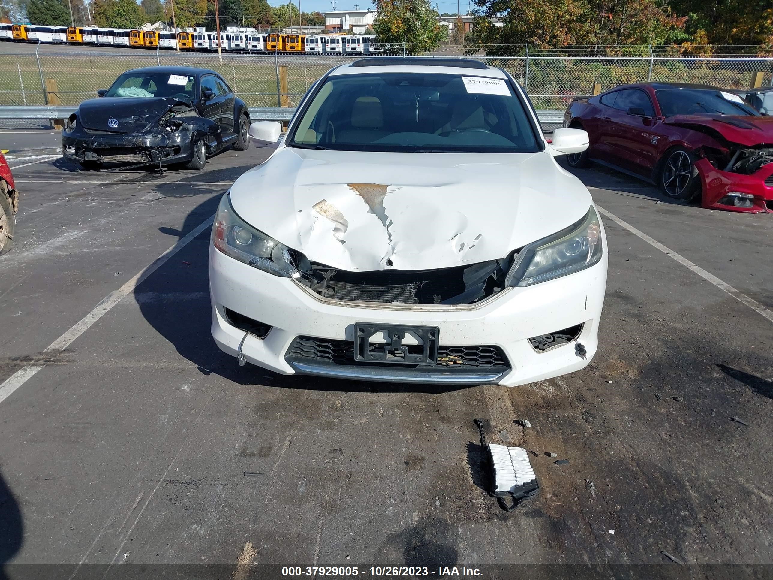 Photo 11 VIN: 1HGCR2F84FA084002 - HONDA ACCORD 