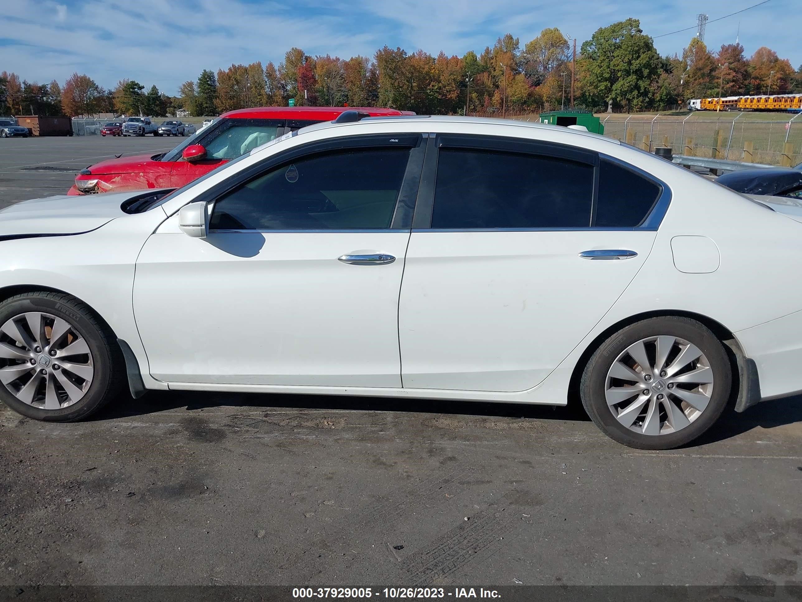 Photo 13 VIN: 1HGCR2F84FA084002 - HONDA ACCORD 