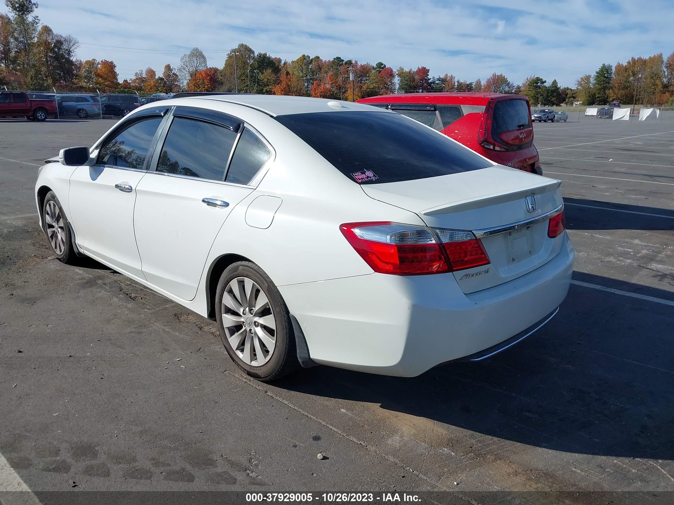 Photo 2 VIN: 1HGCR2F84FA084002 - HONDA ACCORD 