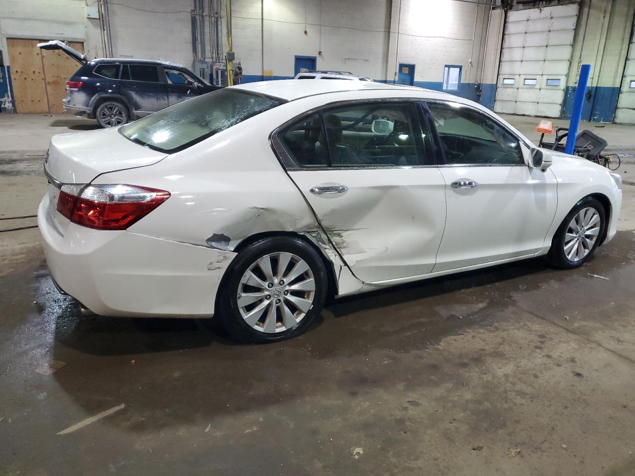 Photo 2 VIN: 1HGCR2F84FA143372 - HONDA ACCORD 