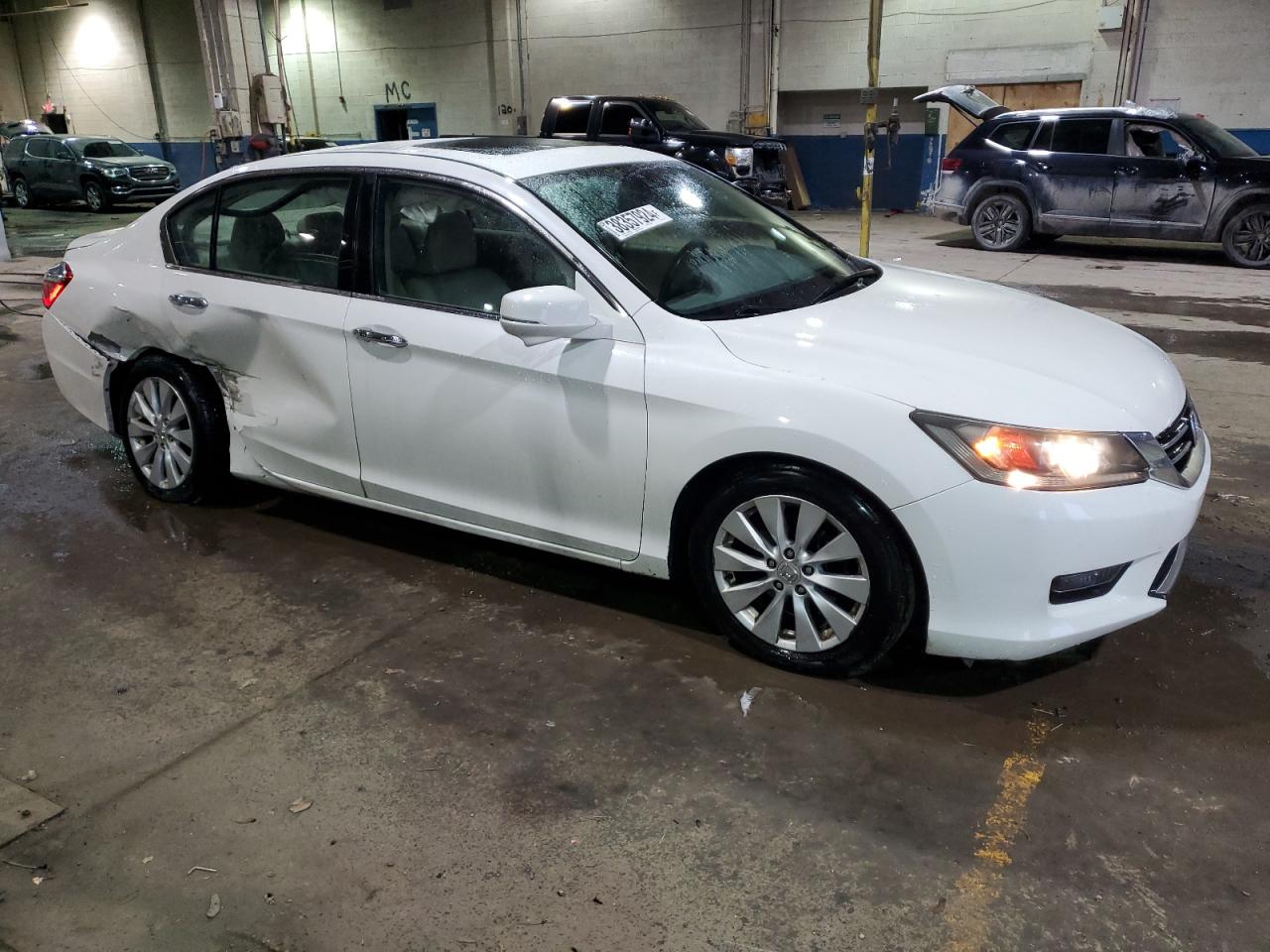 Photo 3 VIN: 1HGCR2F84FA143372 - HONDA ACCORD 