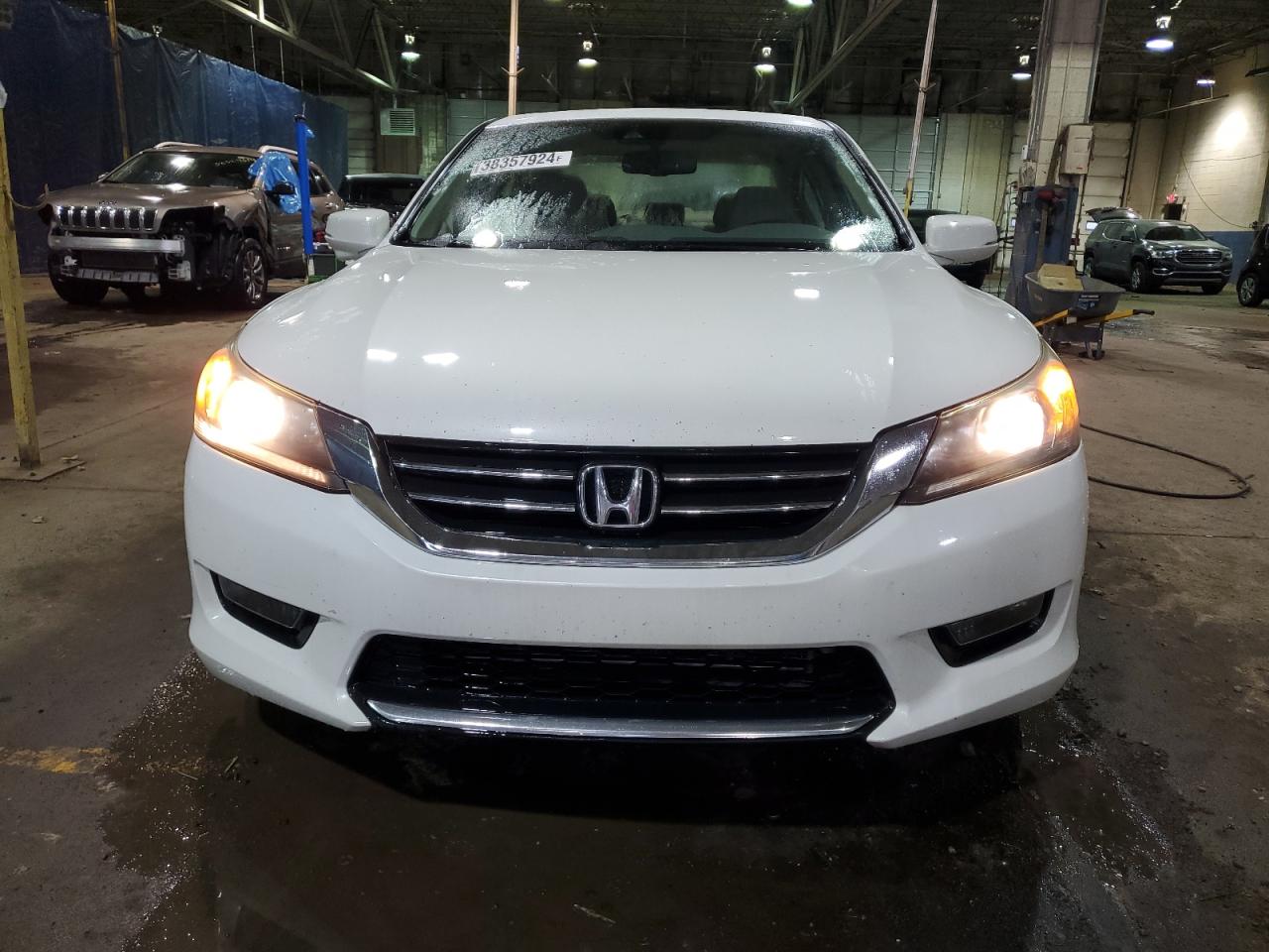 Photo 4 VIN: 1HGCR2F84FA143372 - HONDA ACCORD 