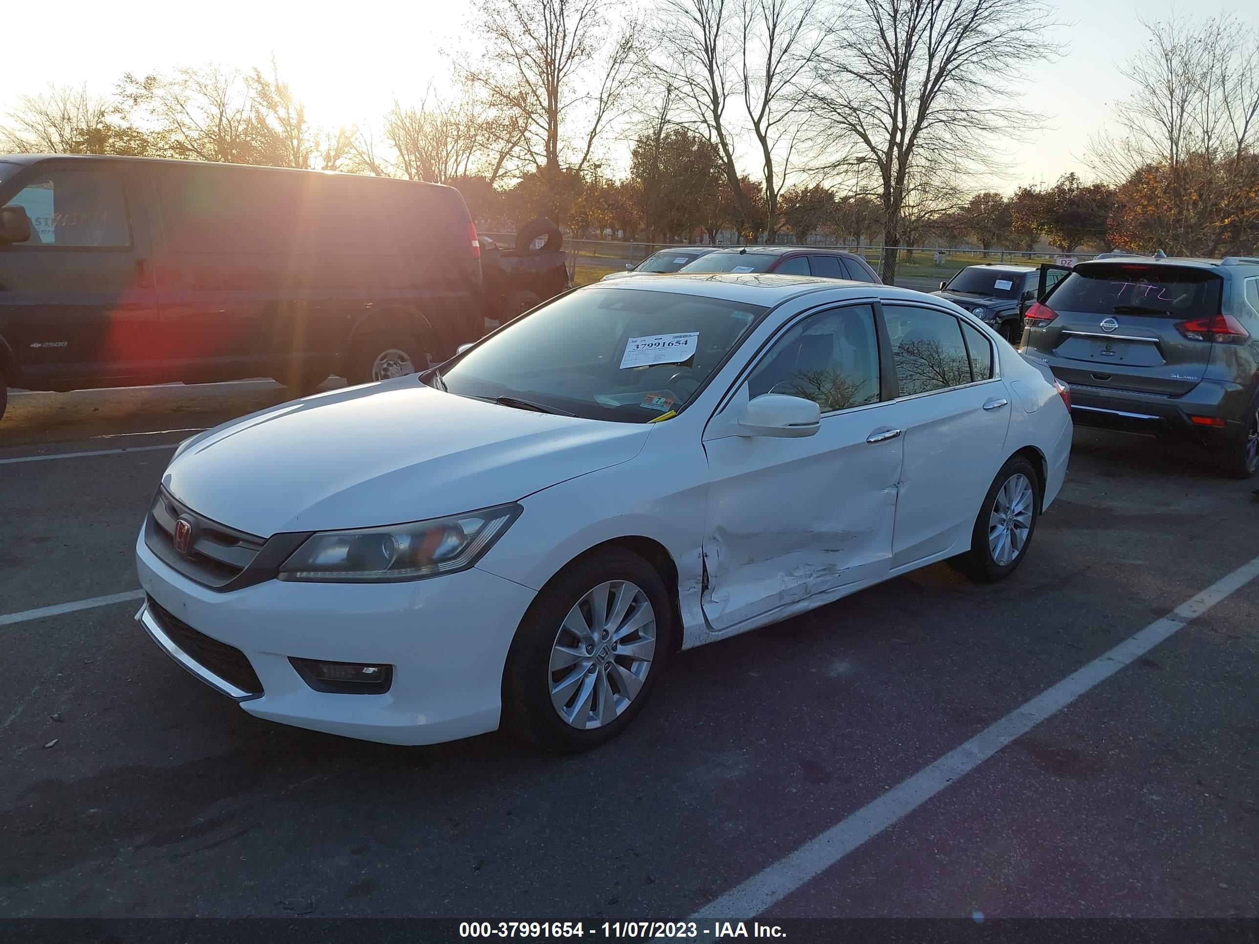 Photo 1 VIN: 1HGCR2F84FA204848 - HONDA ACCORD 