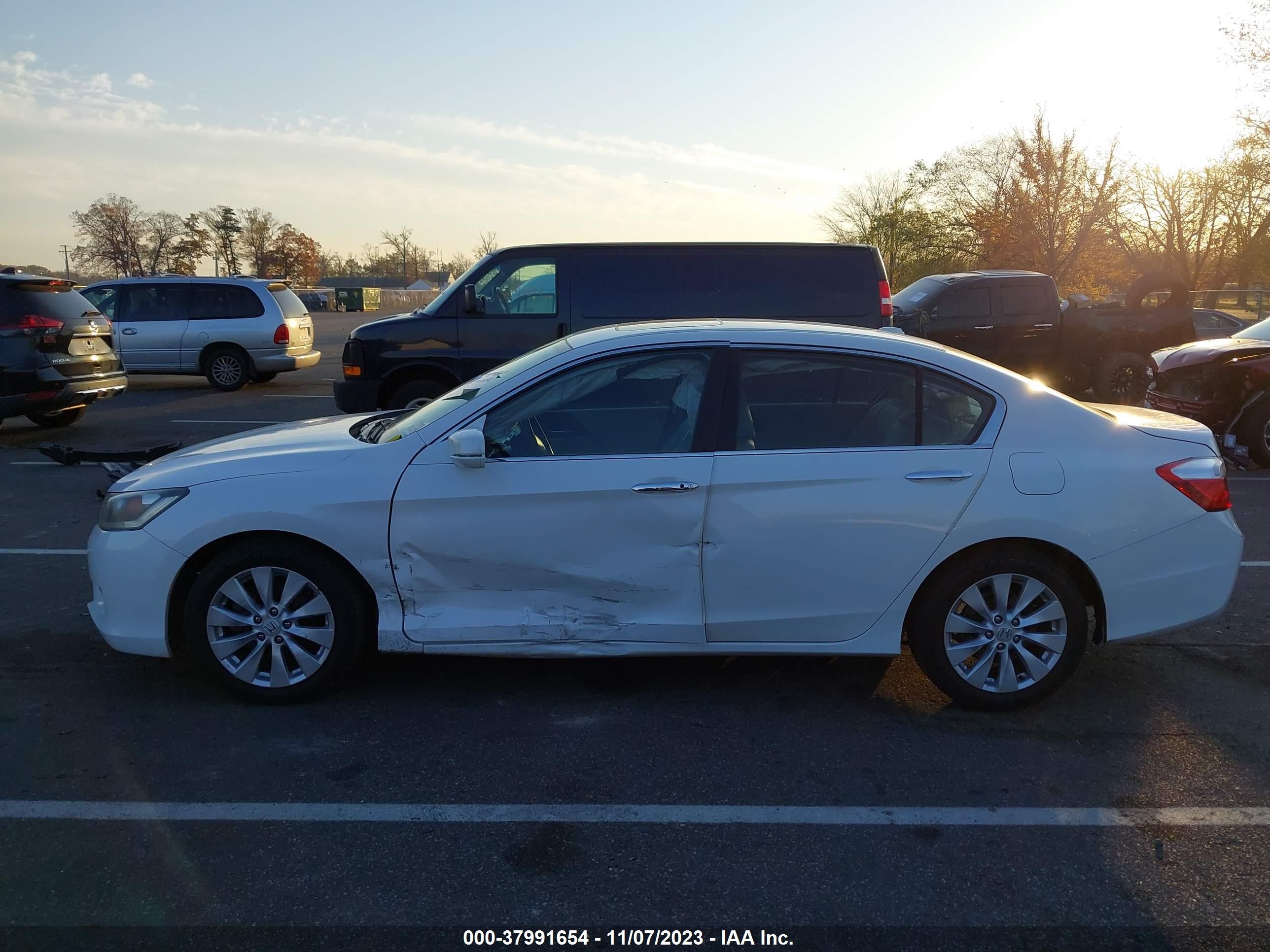 Photo 13 VIN: 1HGCR2F84FA204848 - HONDA ACCORD 