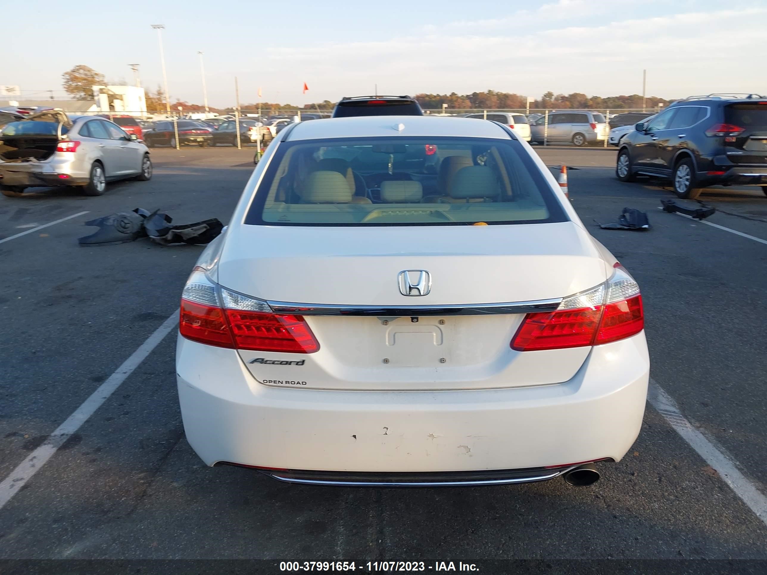 Photo 15 VIN: 1HGCR2F84FA204848 - HONDA ACCORD 