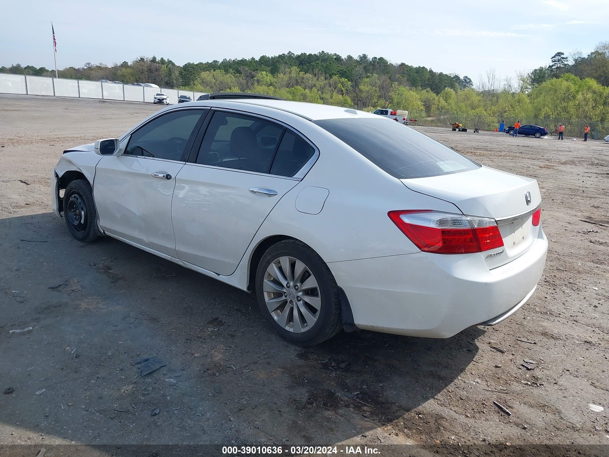 Photo 2 VIN: 1HGCR2F84FA245755 - HONDA ACCORD 