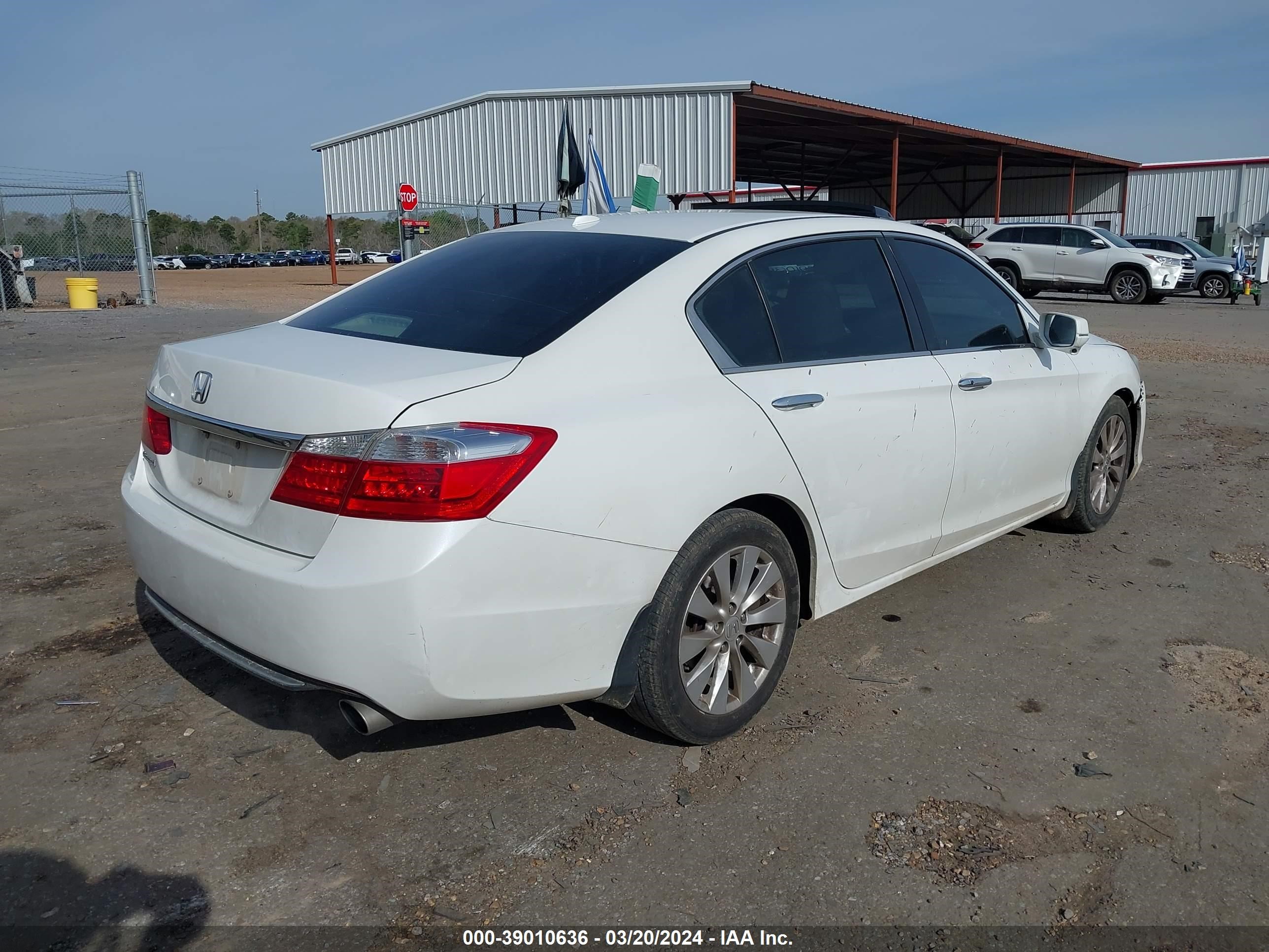 Photo 3 VIN: 1HGCR2F84FA245755 - HONDA ACCORD 