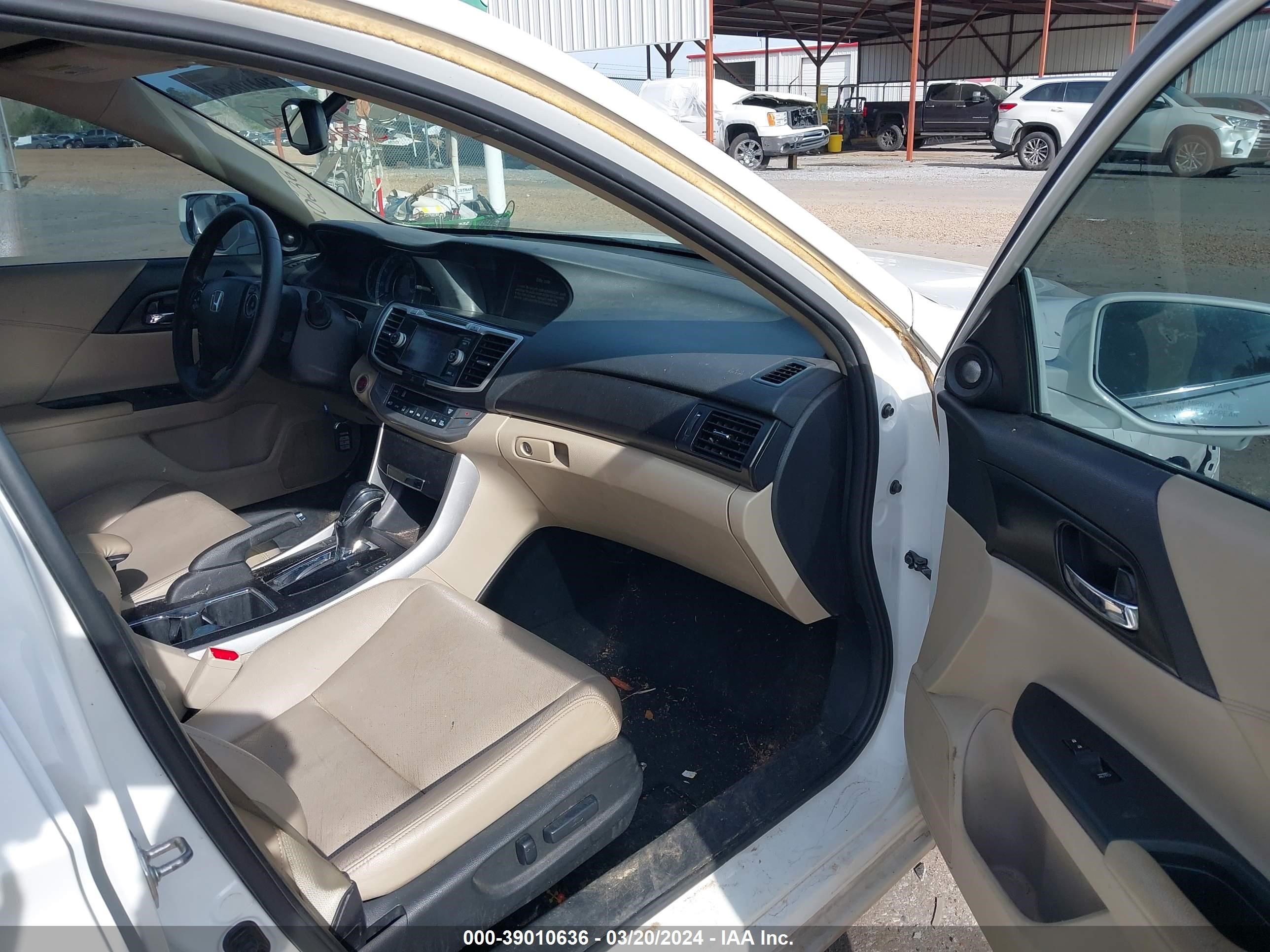 Photo 4 VIN: 1HGCR2F84FA245755 - HONDA ACCORD 