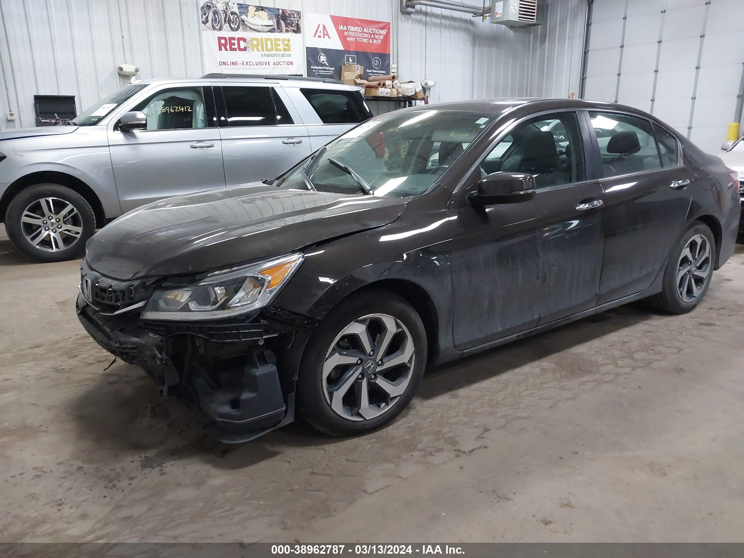 Photo 1 VIN: 1HGCR2F84GA011066 - HONDA ACCORD 