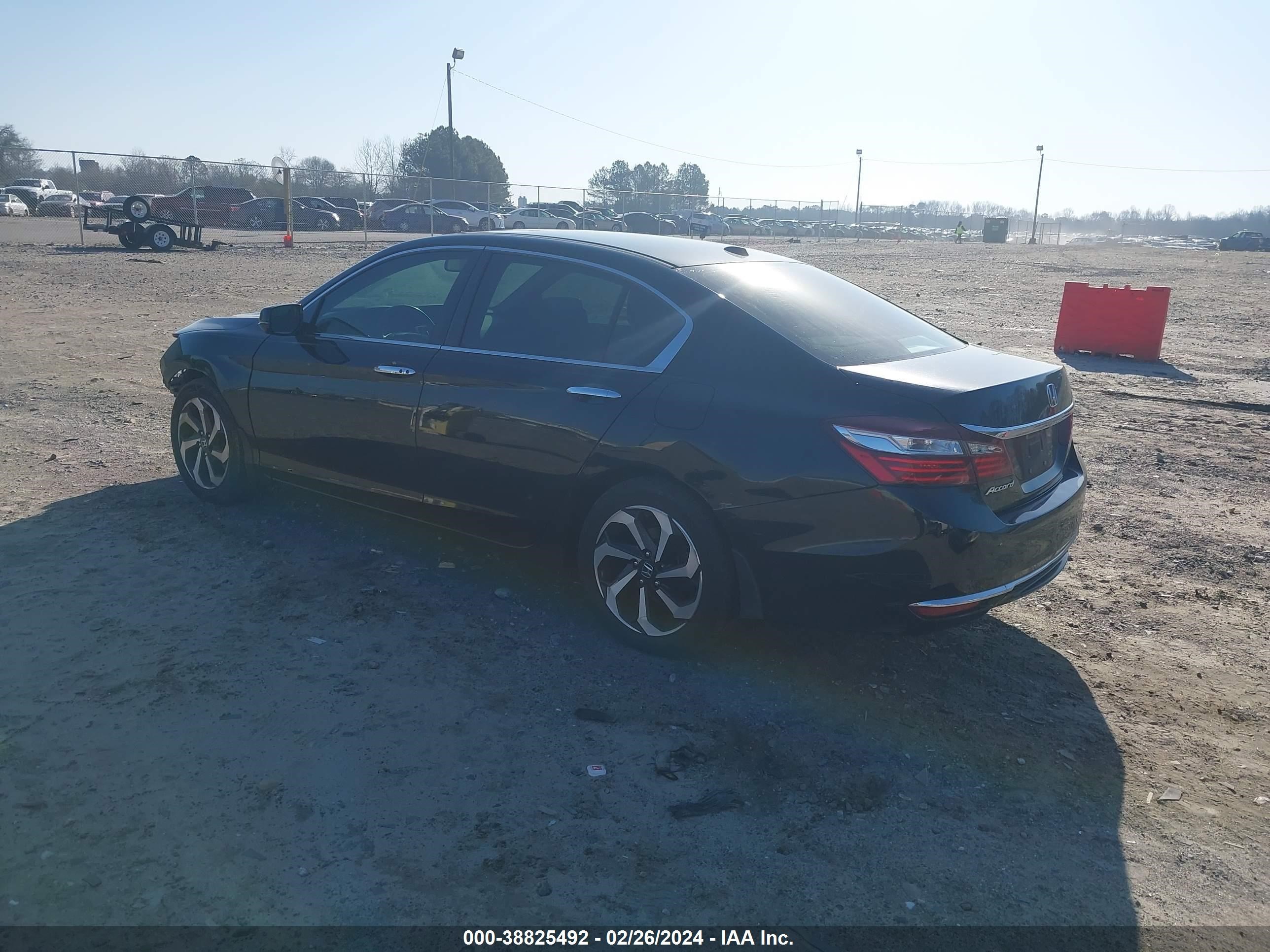 Photo 2 VIN: 1HGCR2F84GA123012 - HONDA ACCORD 