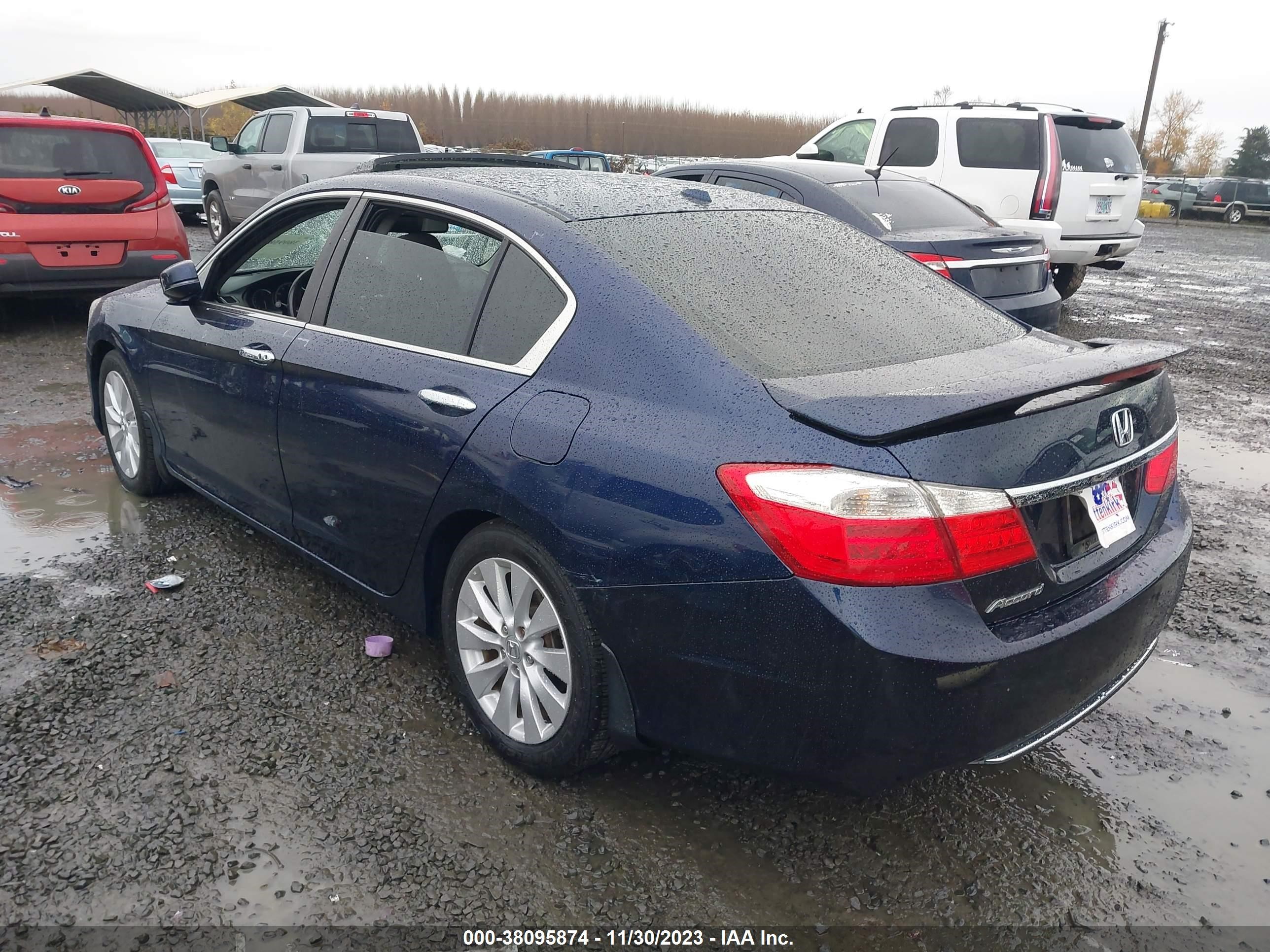 Photo 2 VIN: 1HGCR2F85EA152144 - HONDA ACCORD 