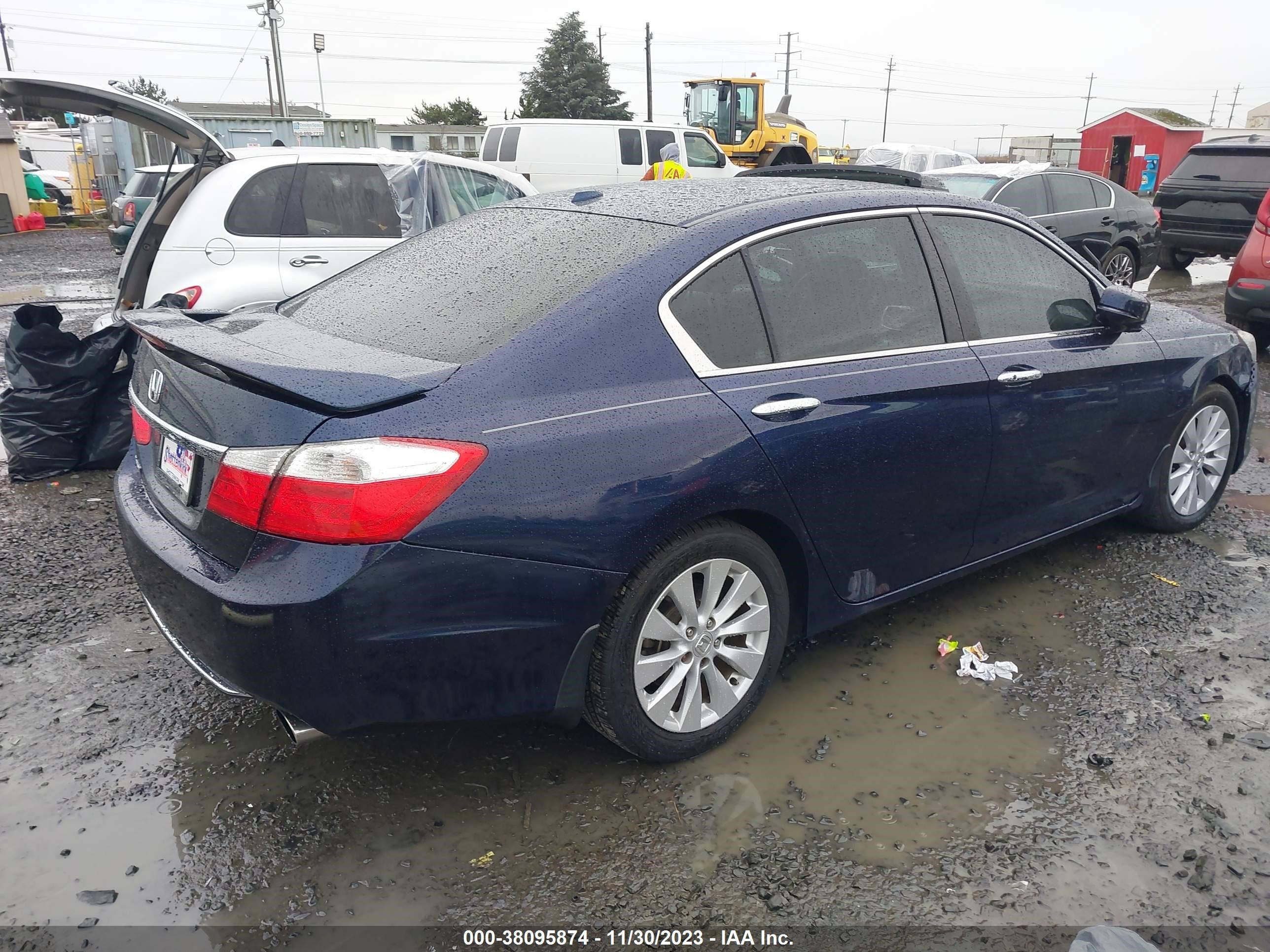 Photo 3 VIN: 1HGCR2F85EA152144 - HONDA ACCORD 