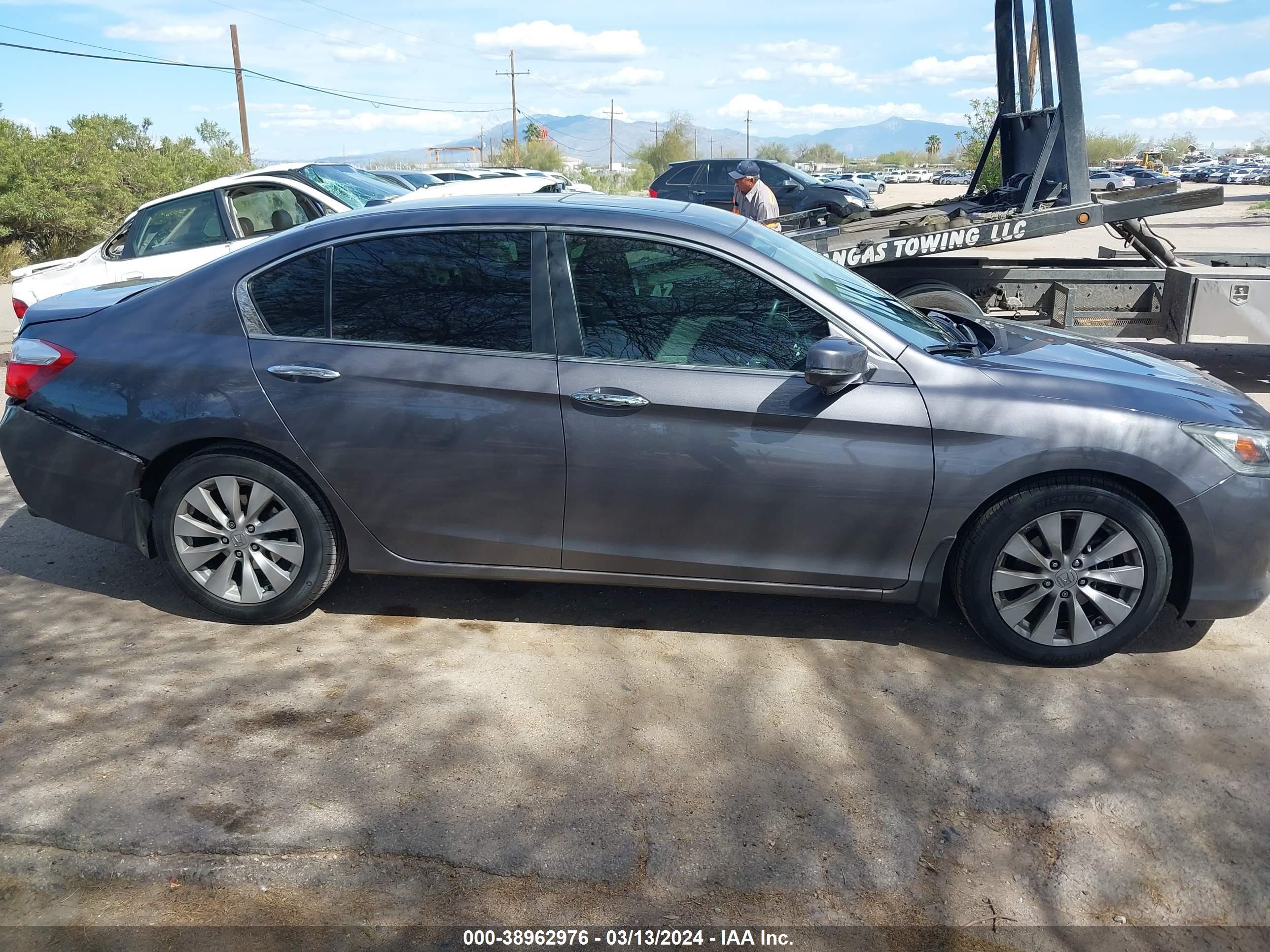 Photo 12 VIN: 1HGCR2F85EA301300 - HONDA ACCORD 