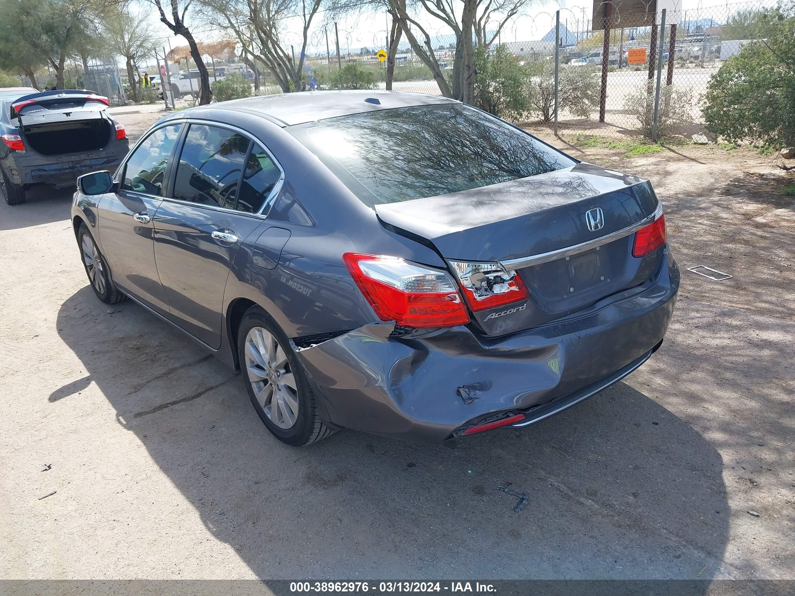 Photo 2 VIN: 1HGCR2F85EA301300 - HONDA ACCORD 