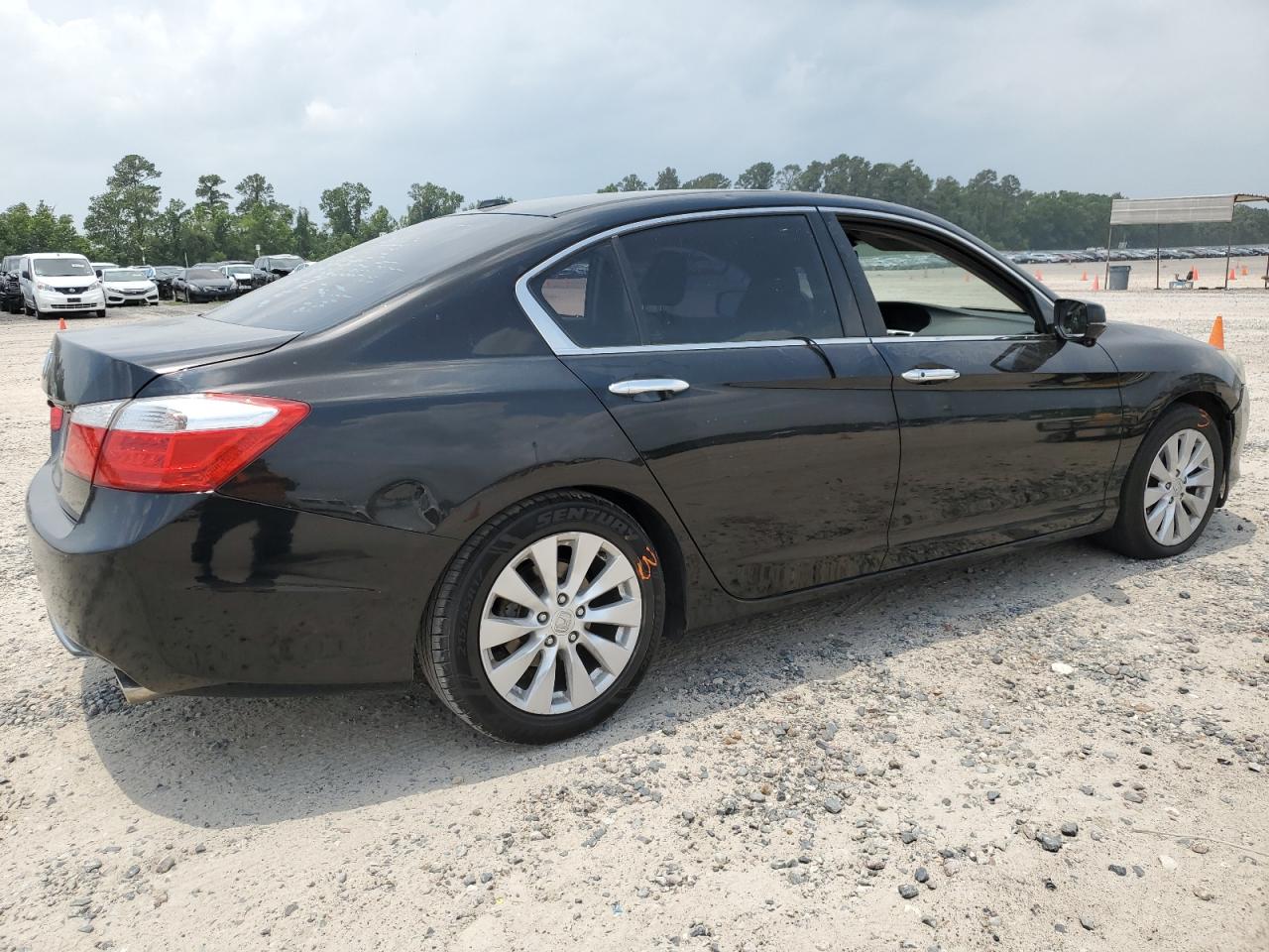 Photo 2 VIN: 1HGCR2F85FA203918 - HONDA ACCORD 