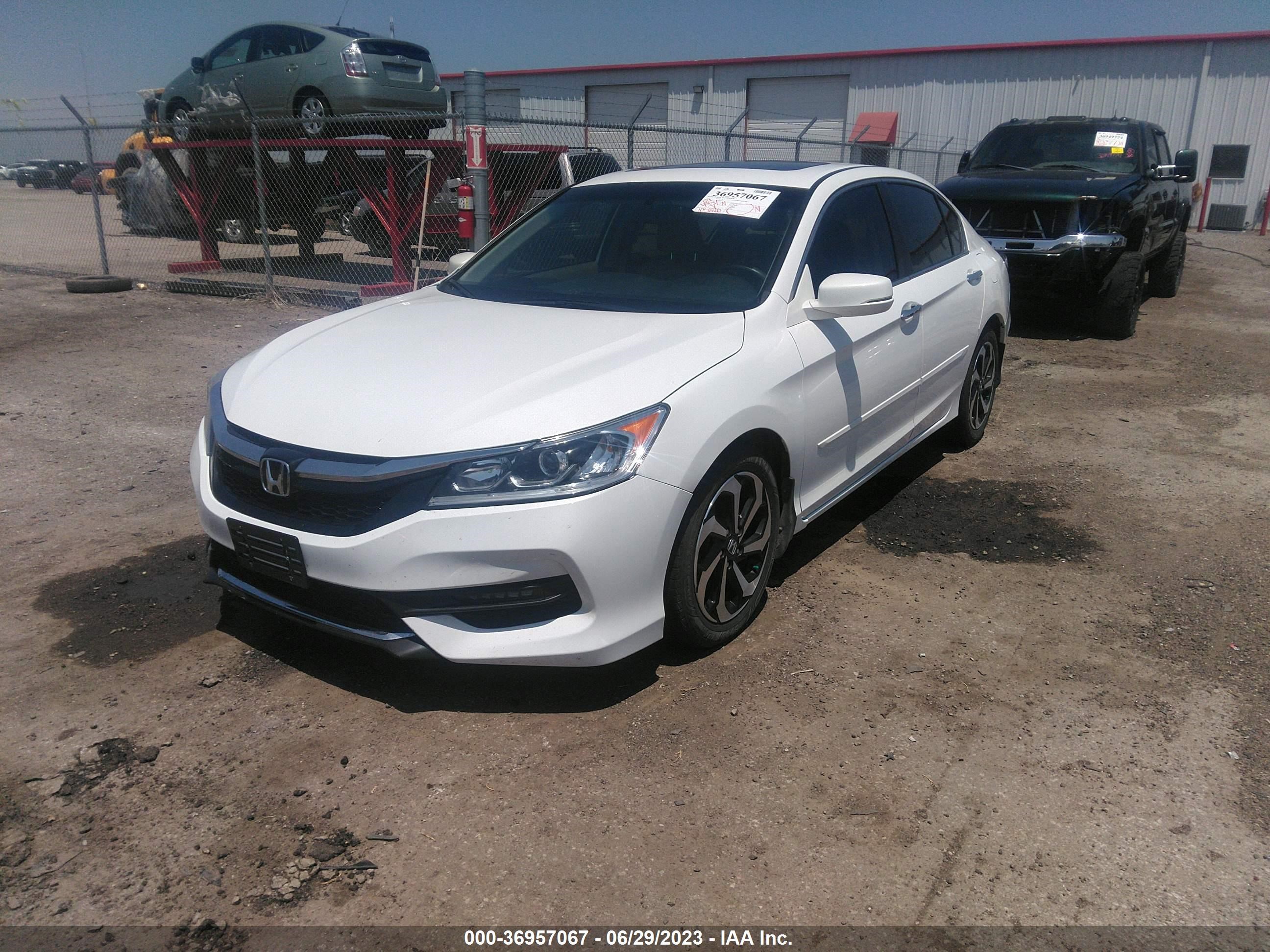 Photo 1 VIN: 1HGCR2F85GA026515 - HONDA ACCORD 