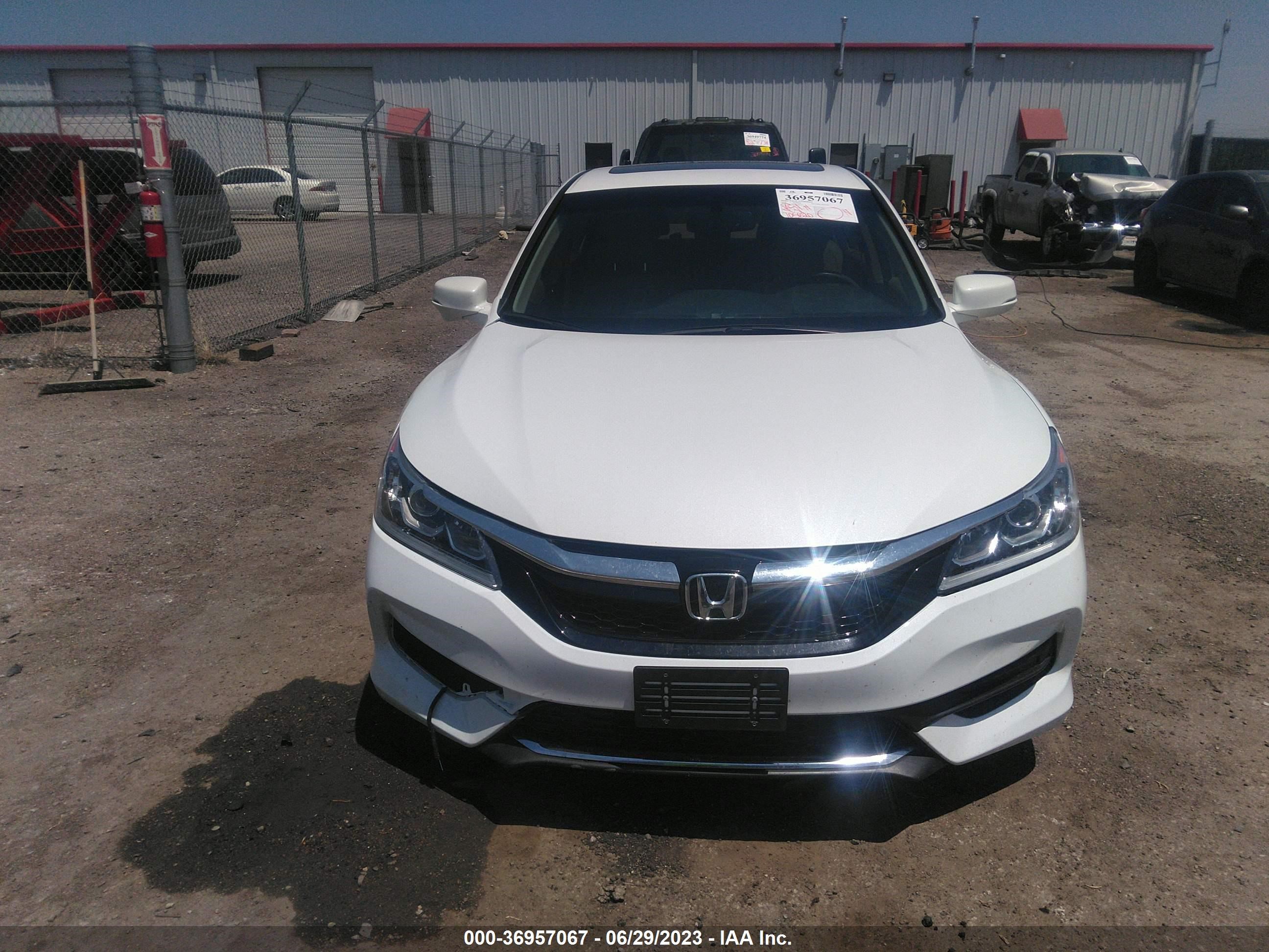 Photo 11 VIN: 1HGCR2F85GA026515 - HONDA ACCORD 