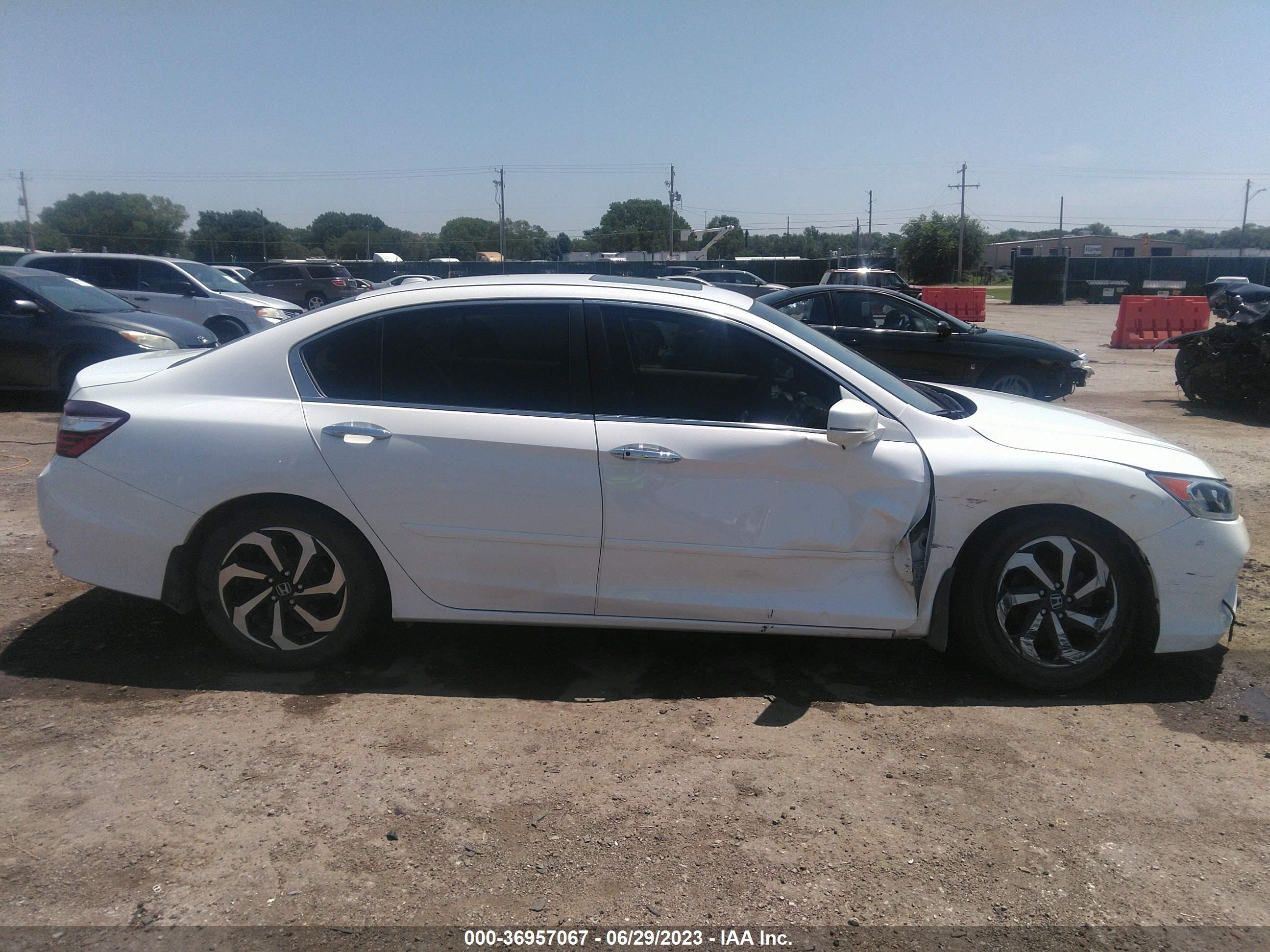 Photo 12 VIN: 1HGCR2F85GA026515 - HONDA ACCORD 