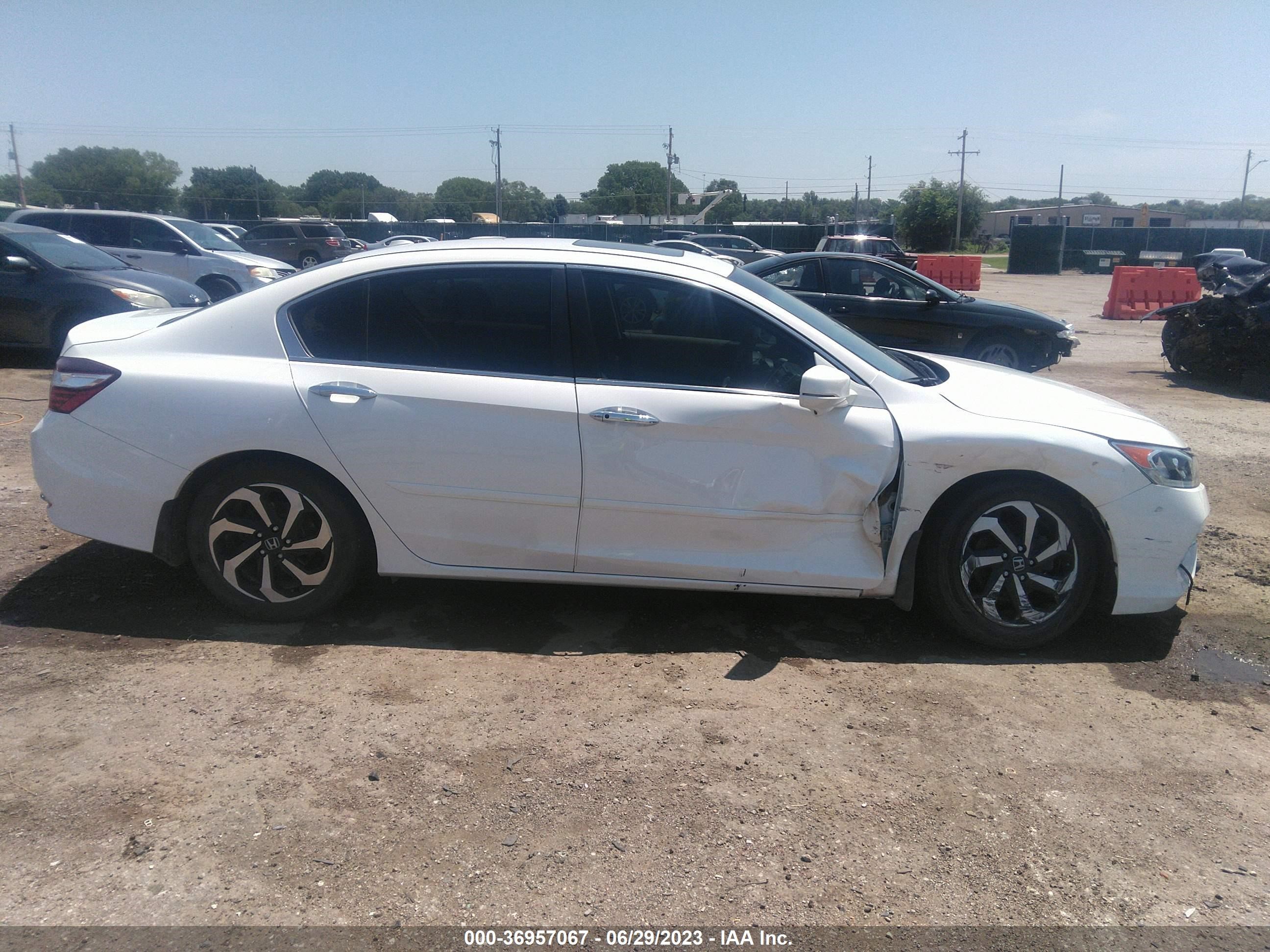 Photo 5 VIN: 1HGCR2F85GA026515 - HONDA ACCORD 