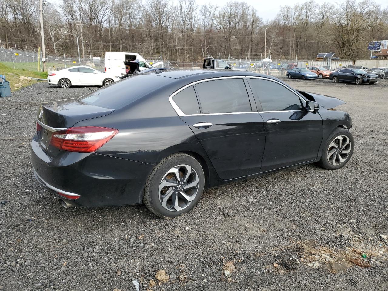 Photo 2 VIN: 1HGCR2F85HA009005 - HONDA ACCORD 