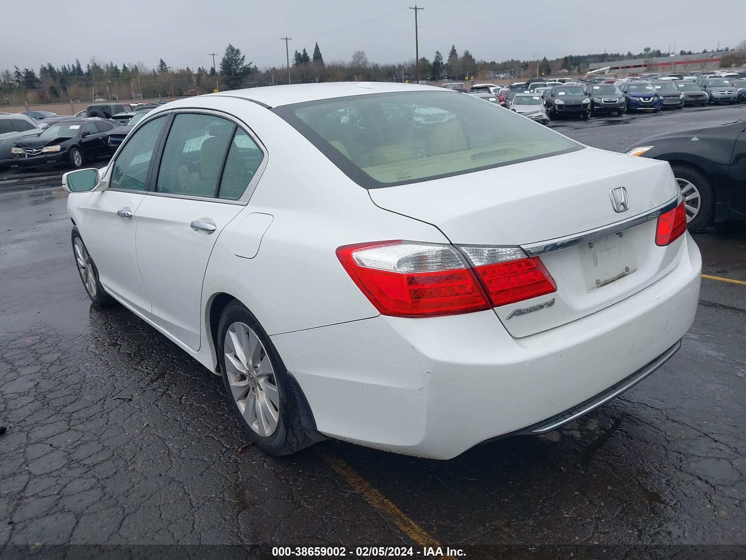 Photo 2 VIN: 1HGCR2F86EA167798 - HONDA ACCORD 