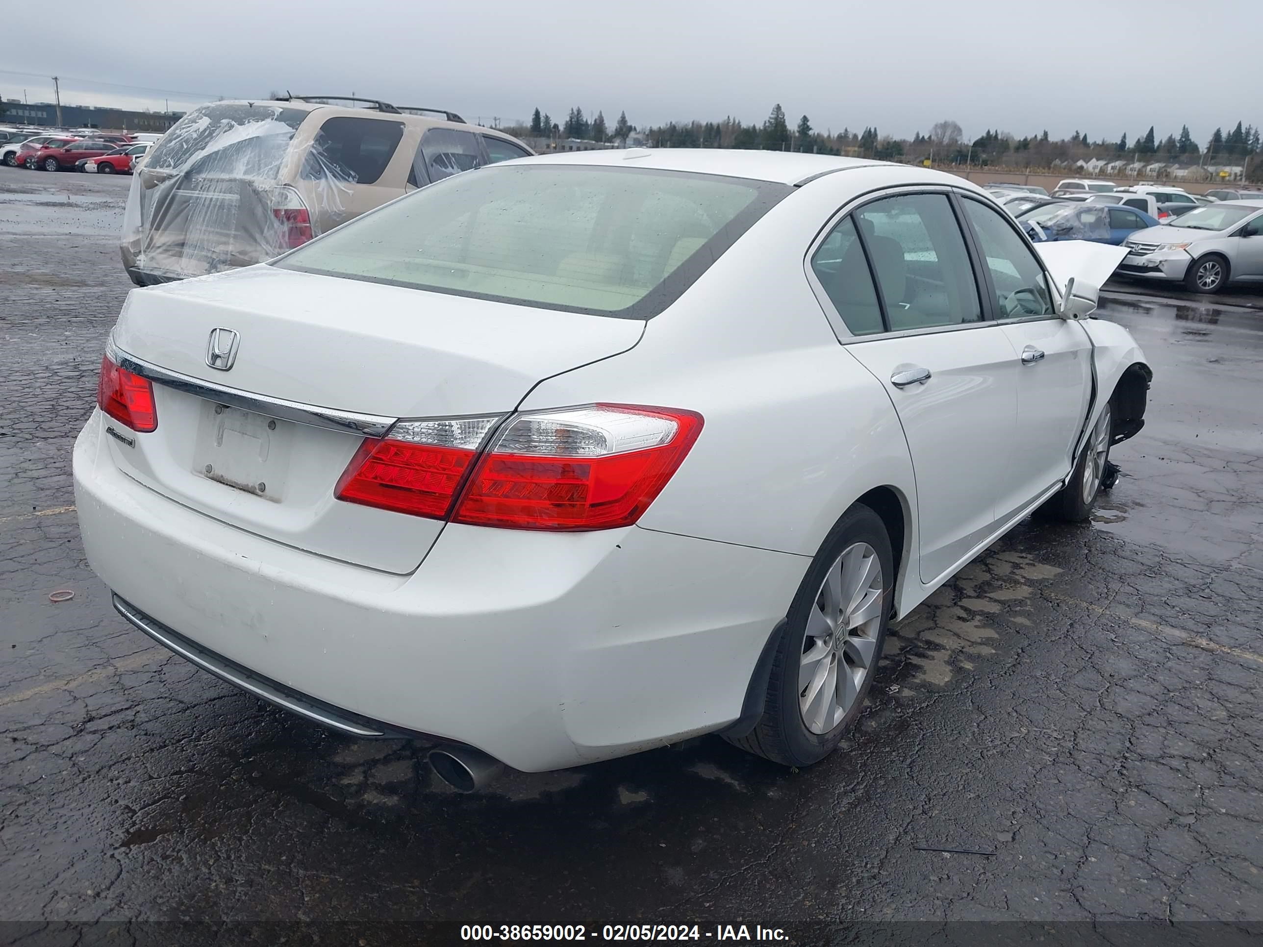 Photo 3 VIN: 1HGCR2F86EA167798 - HONDA ACCORD 