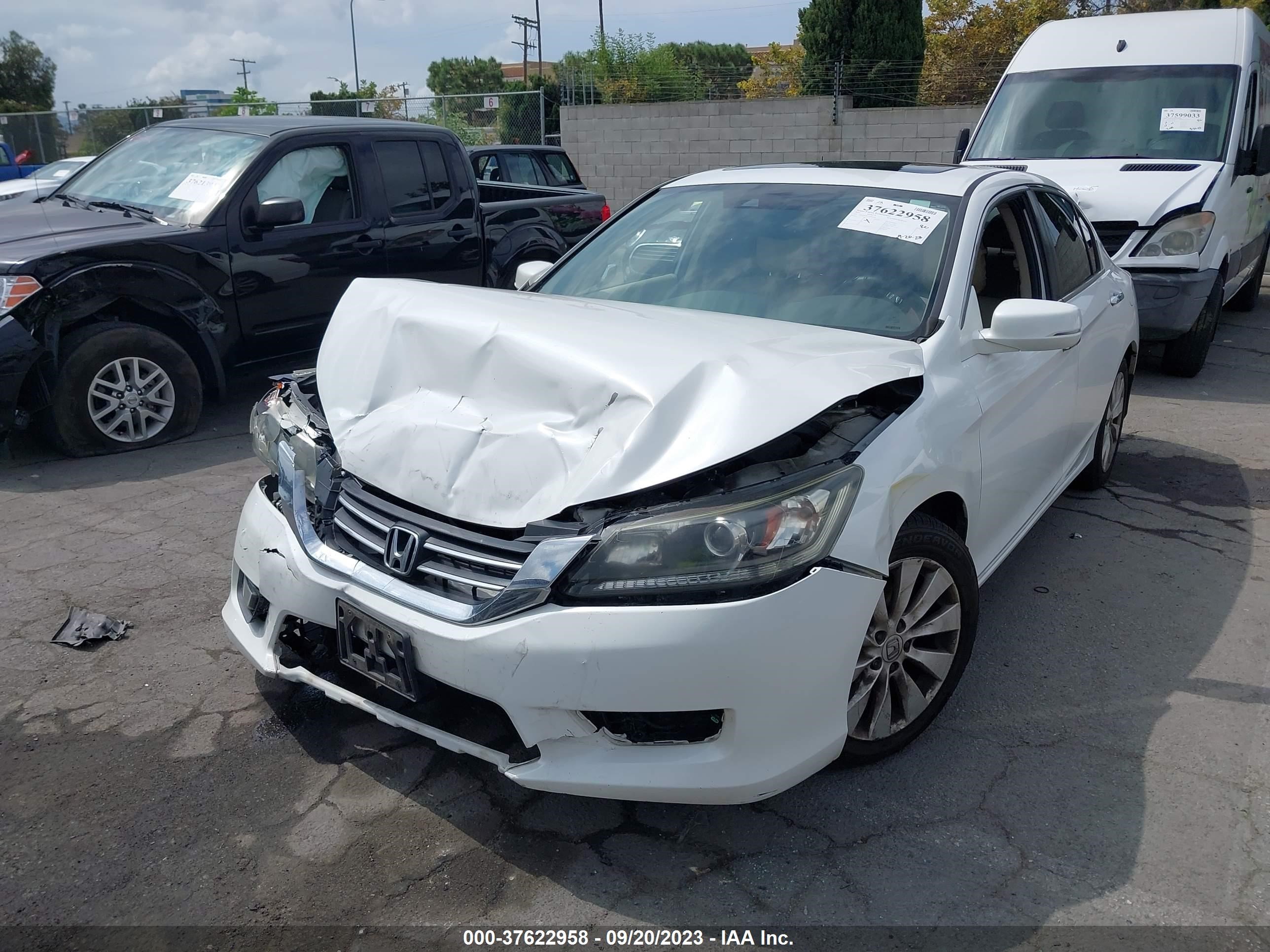 Photo 1 VIN: 1HGCR2F86FA054418 - HONDA ACCORD 