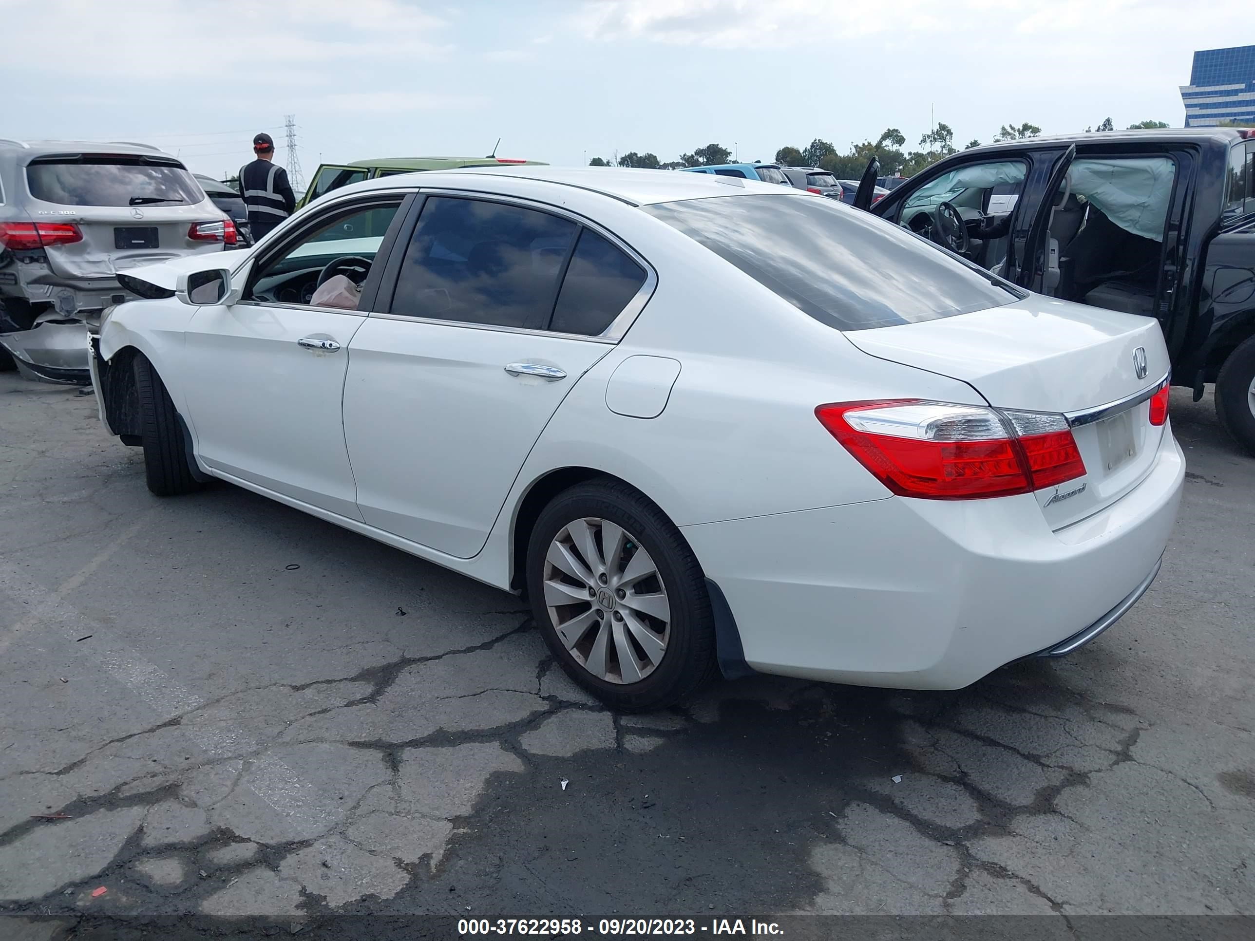 Photo 13 VIN: 1HGCR2F86FA054418 - HONDA ACCORD 