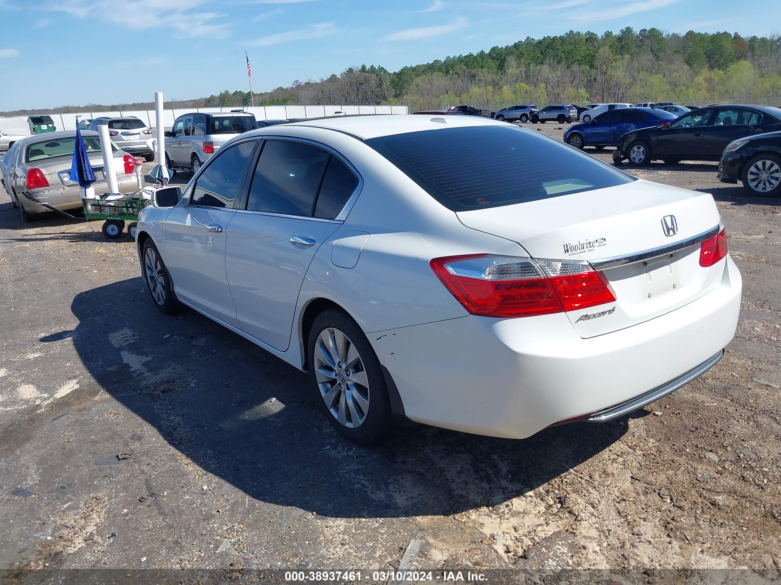 Photo 2 VIN: 1HGCR2F86FA256613 - HONDA ACCORD 