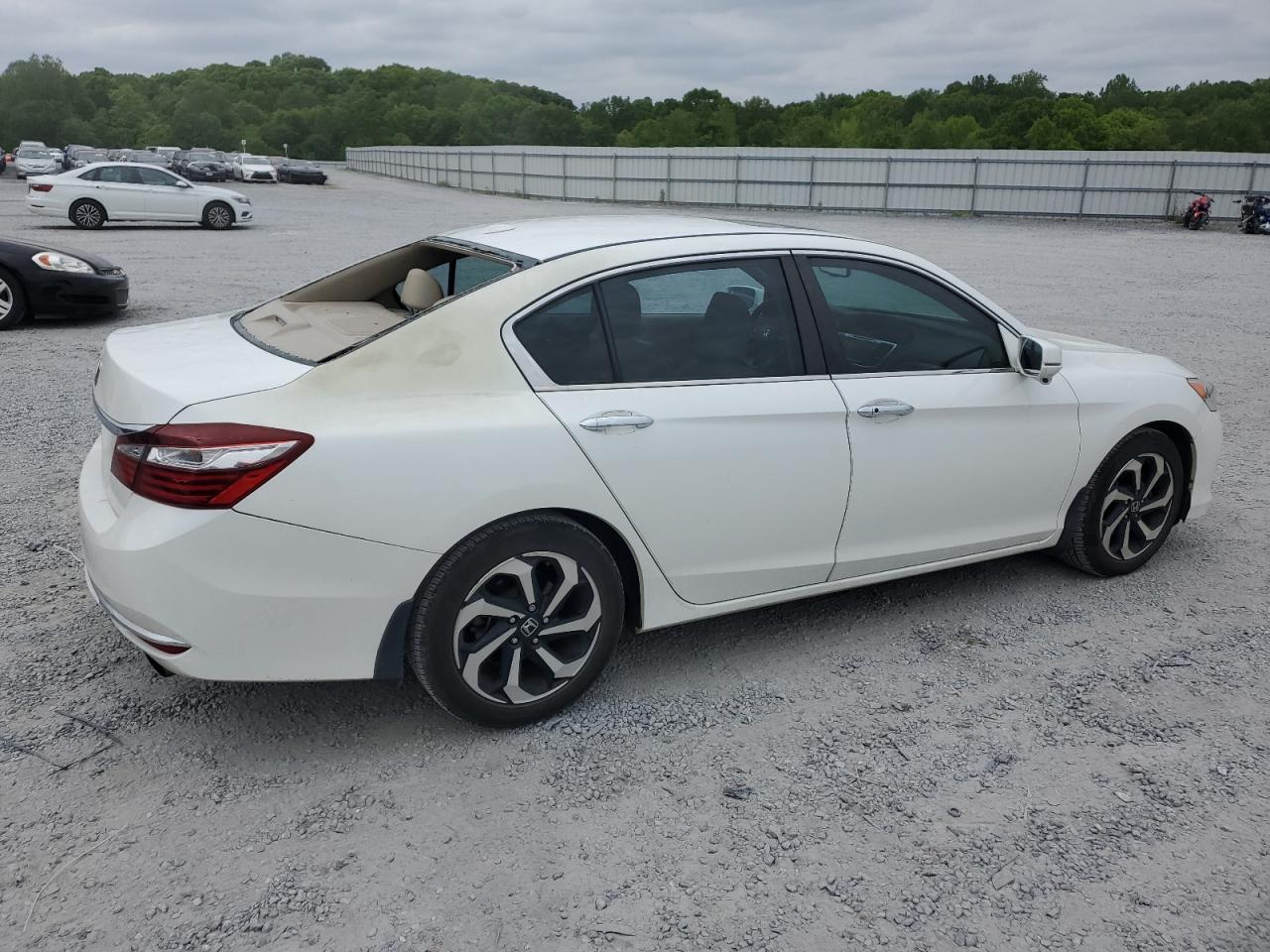 Photo 2 VIN: 1HGCR2F86GA002725 - HONDA ACCORD 