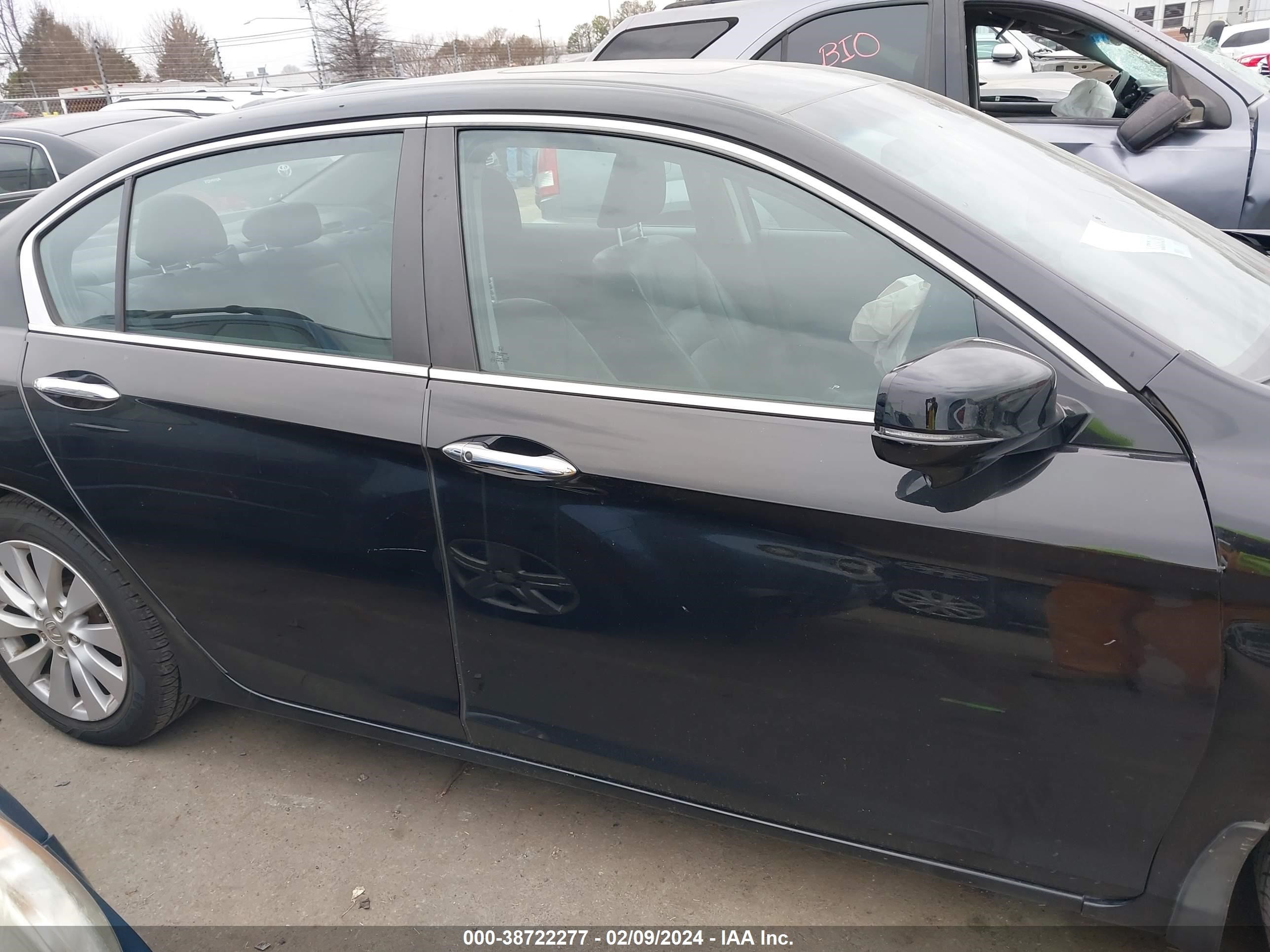 Photo 13 VIN: 1HGCR2F87EA241343 - HONDA ACCORD 