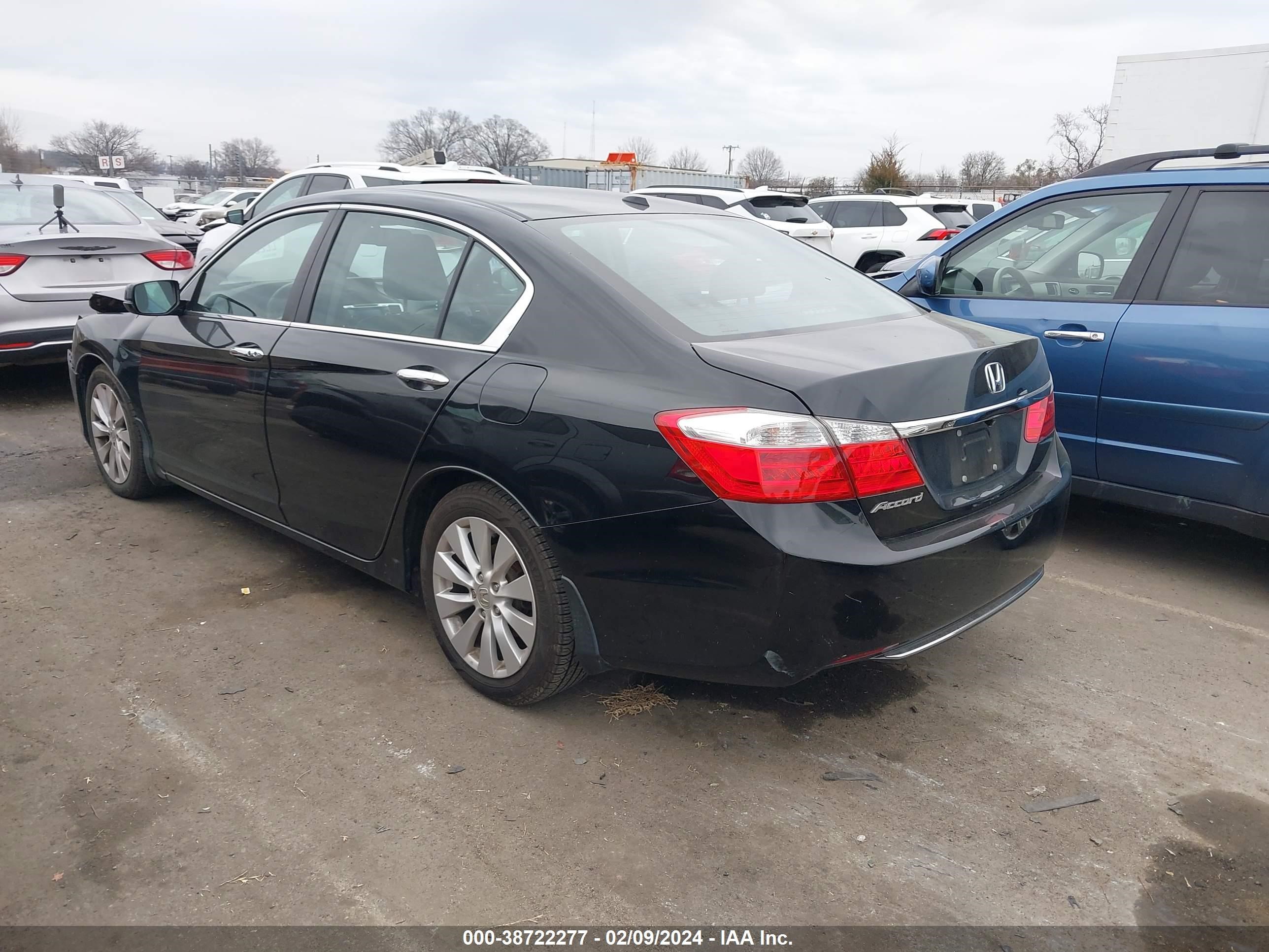 Photo 2 VIN: 1HGCR2F87EA241343 - HONDA ACCORD 