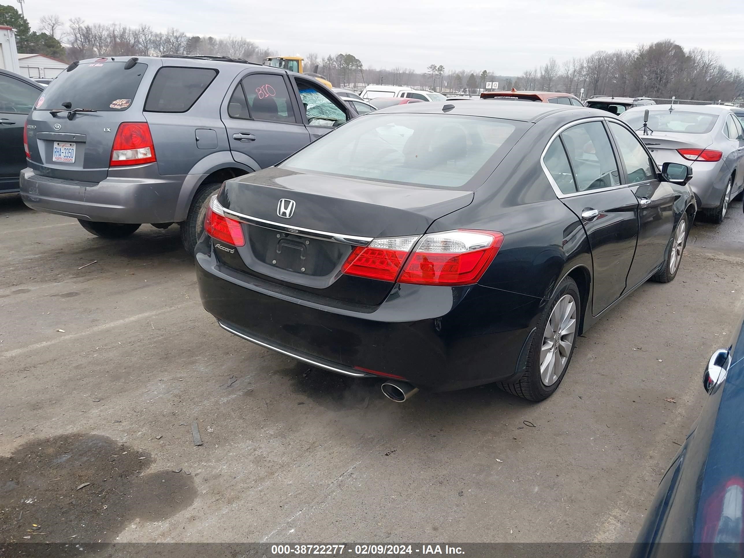 Photo 3 VIN: 1HGCR2F87EA241343 - HONDA ACCORD 