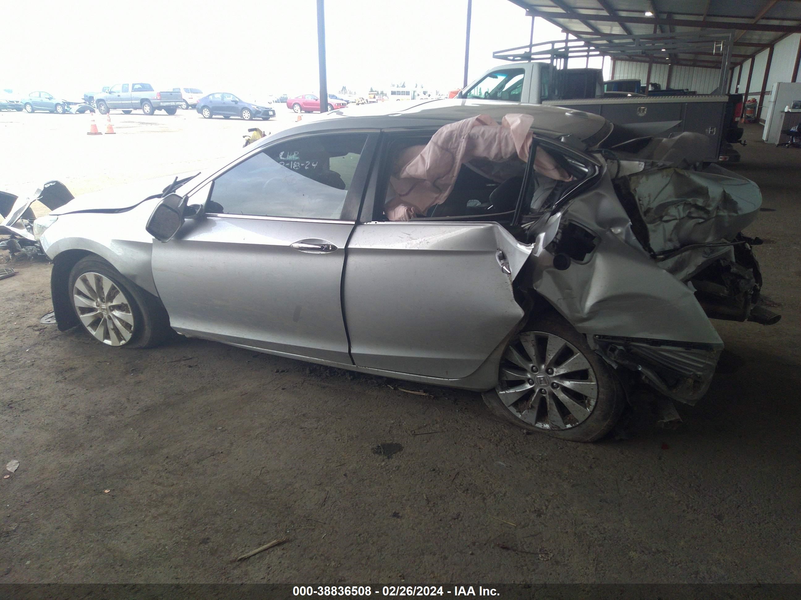 Photo 13 VIN: 1HGCR2F87FA018558 - HONDA ACCORD 