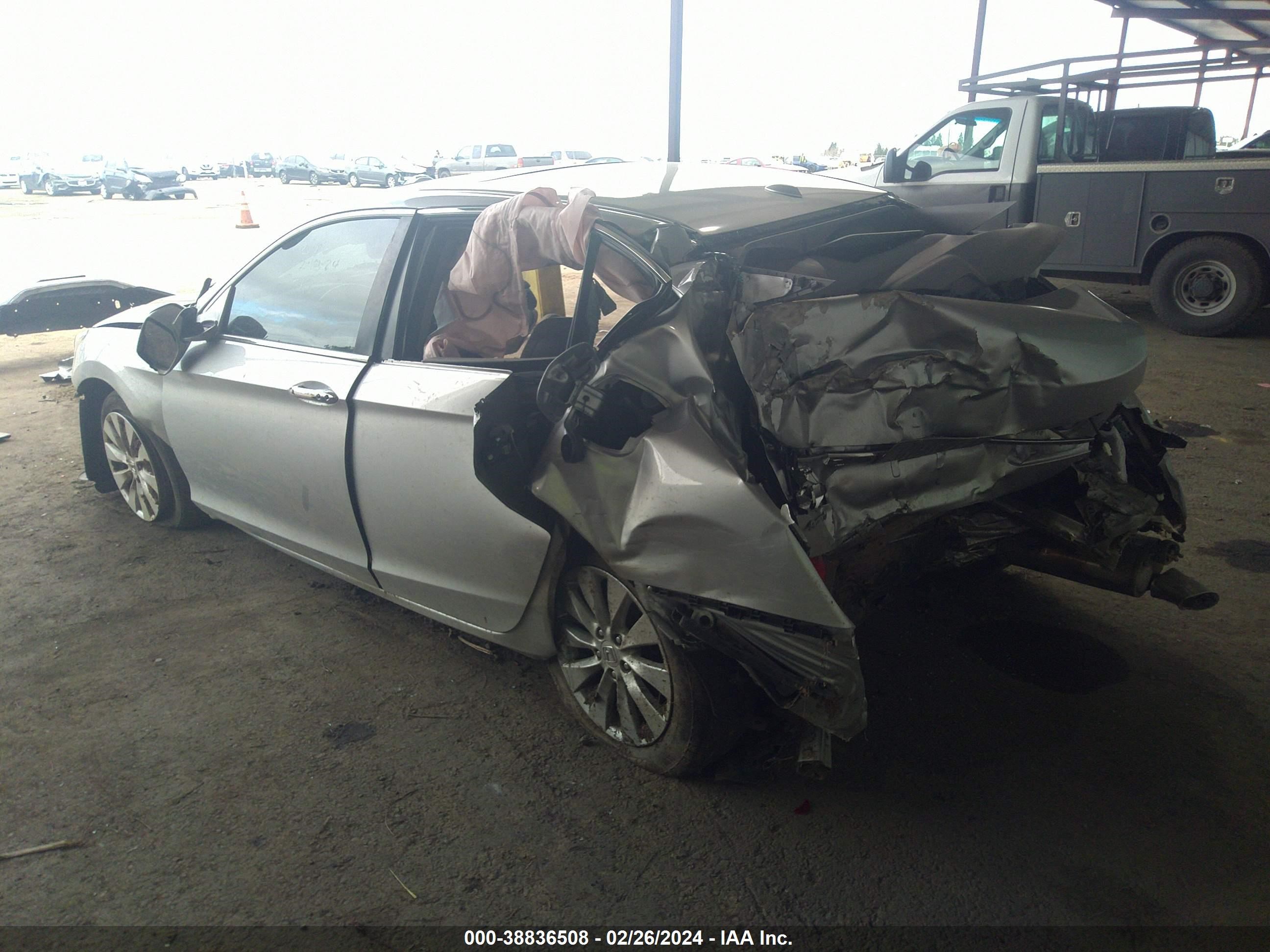 Photo 2 VIN: 1HGCR2F87FA018558 - HONDA ACCORD 