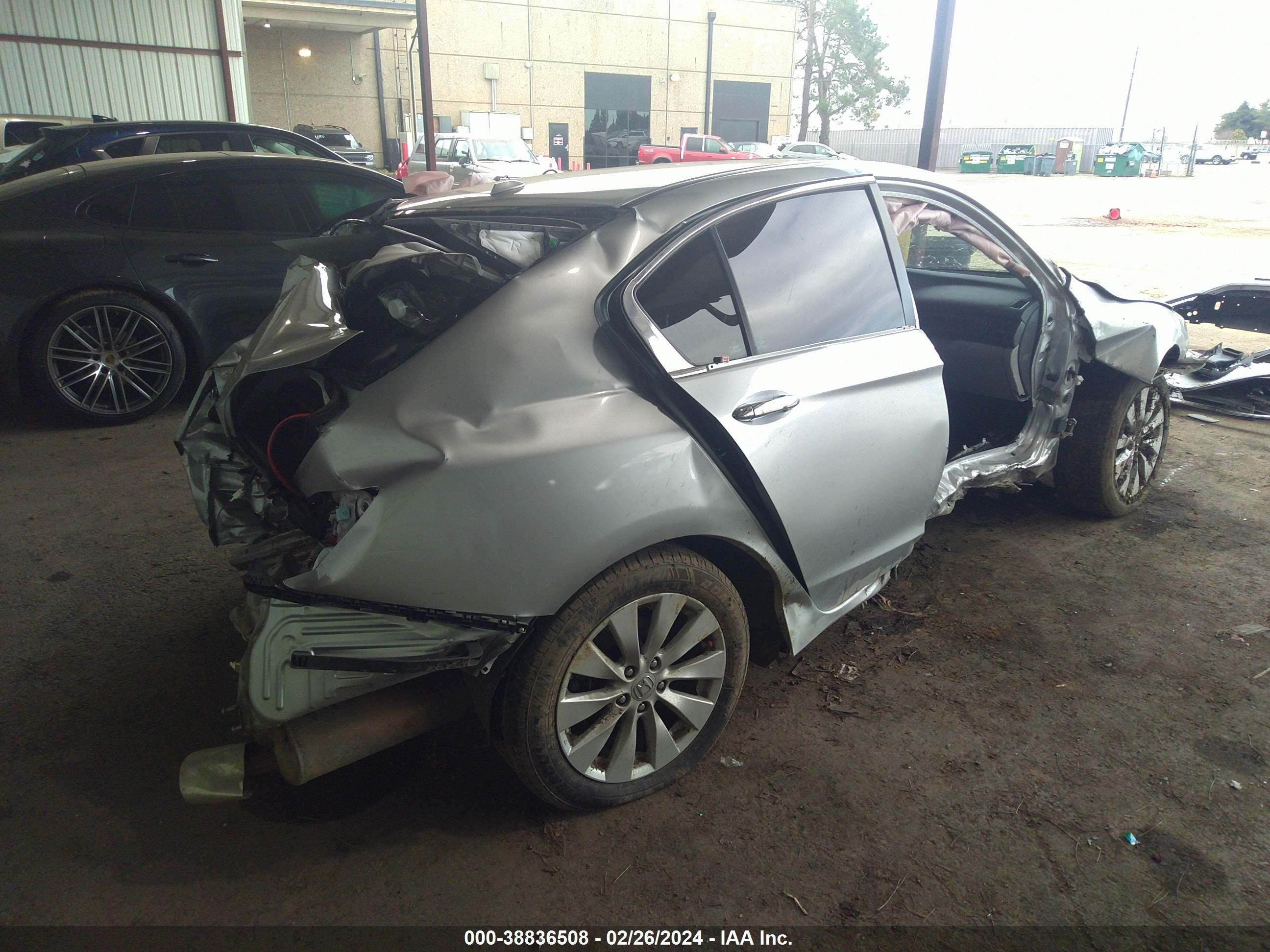 Photo 3 VIN: 1HGCR2F87FA018558 - HONDA ACCORD 