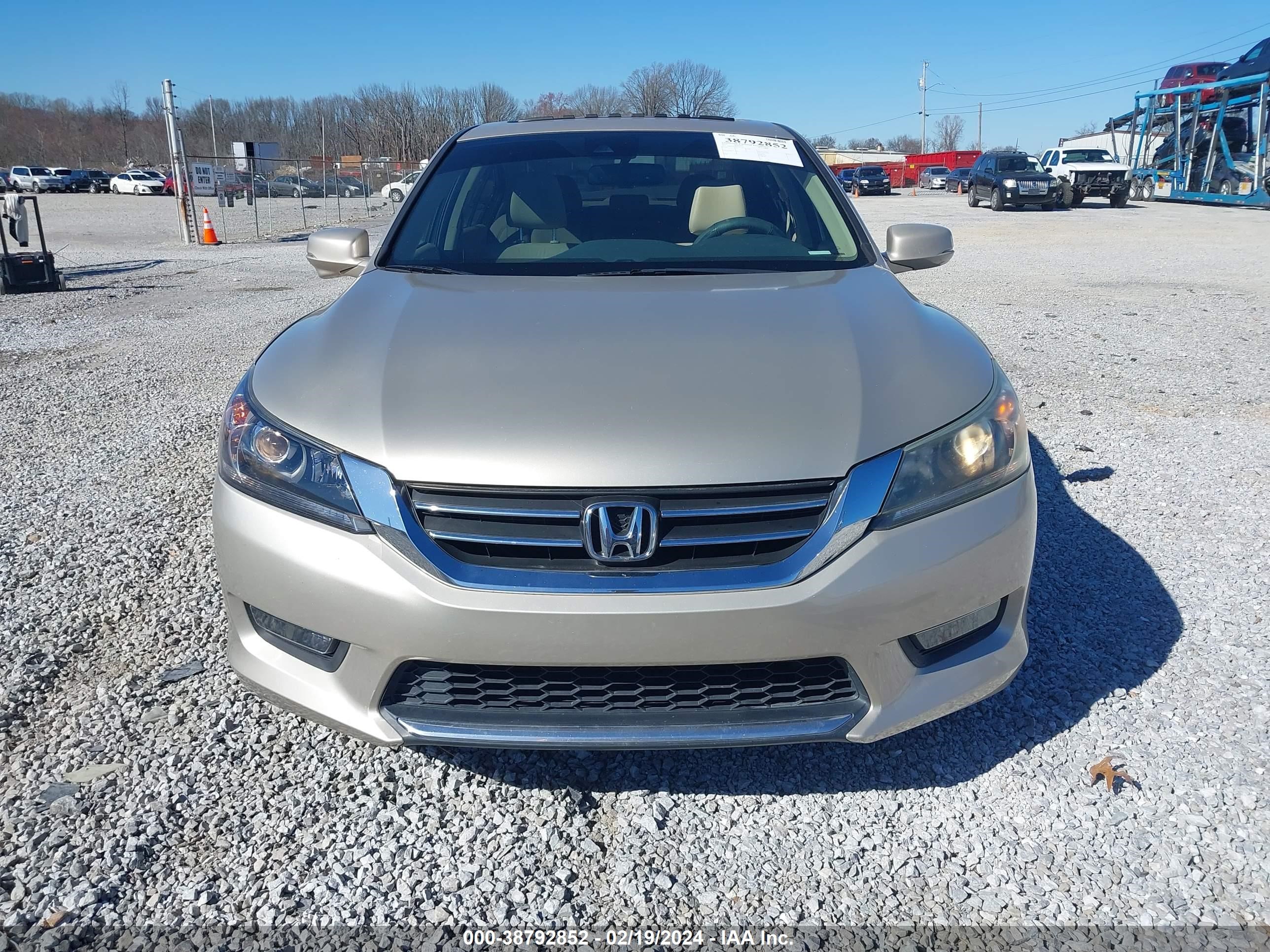 Photo 11 VIN: 1HGCR2F87FA035599 - HONDA ACCORD 