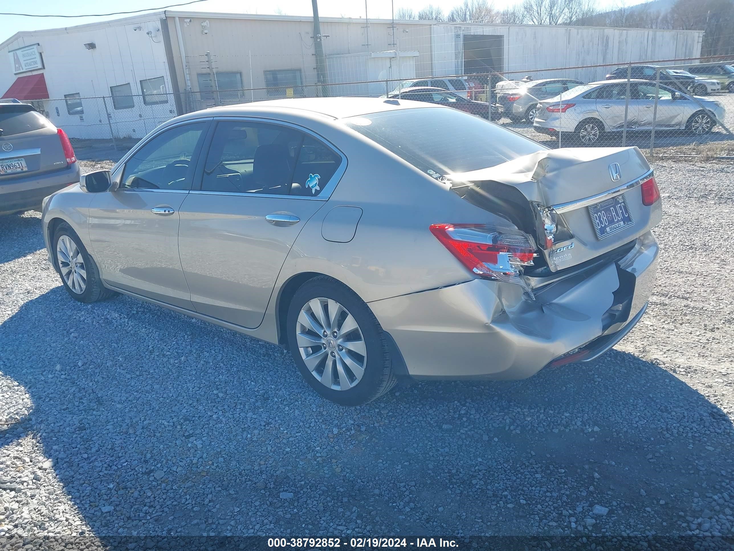 Photo 2 VIN: 1HGCR2F87FA035599 - HONDA ACCORD 