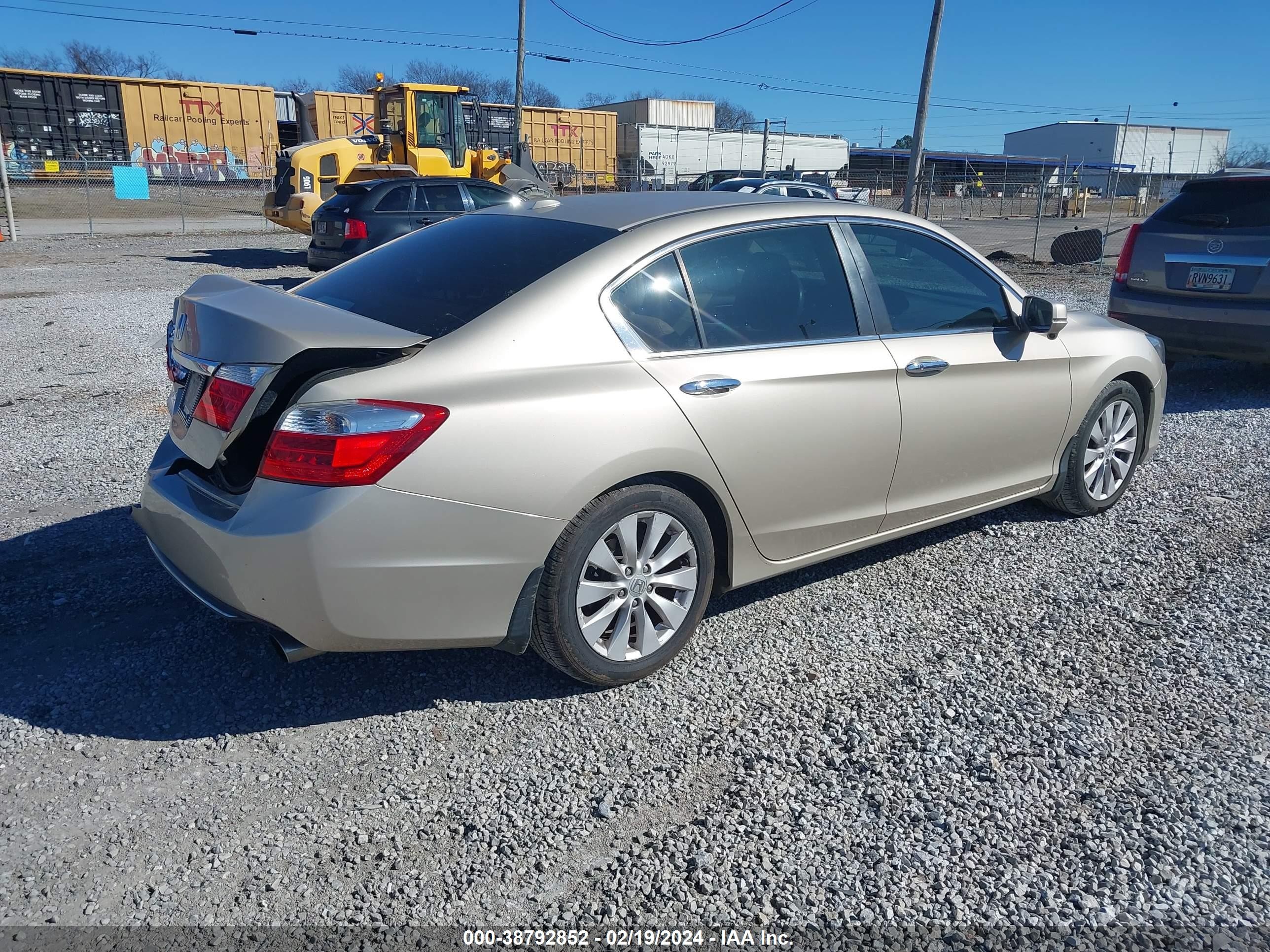 Photo 3 VIN: 1HGCR2F87FA035599 - HONDA ACCORD 