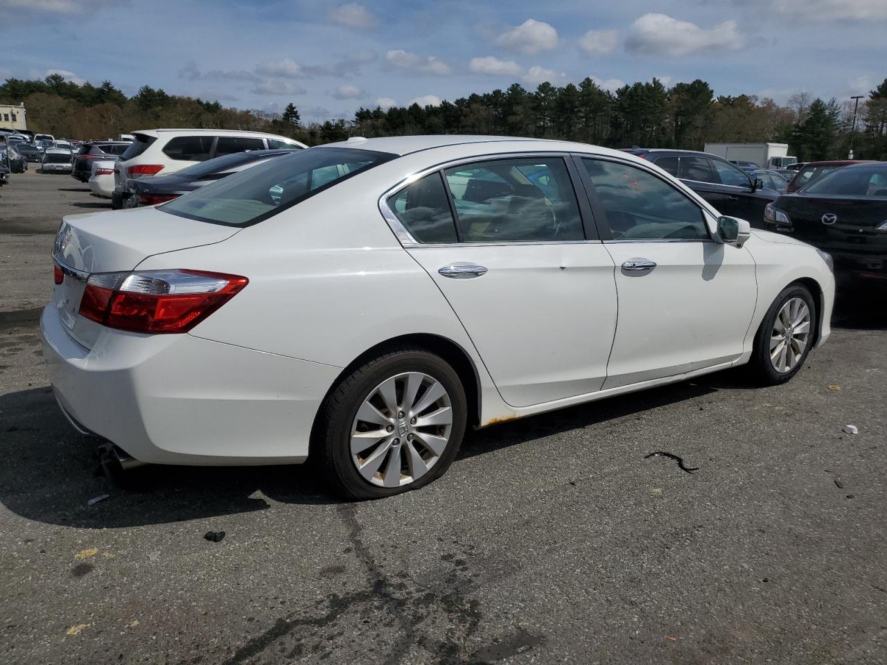 Photo 2 VIN: 1HGCR2F87FA054640 - HONDA ACCORD 