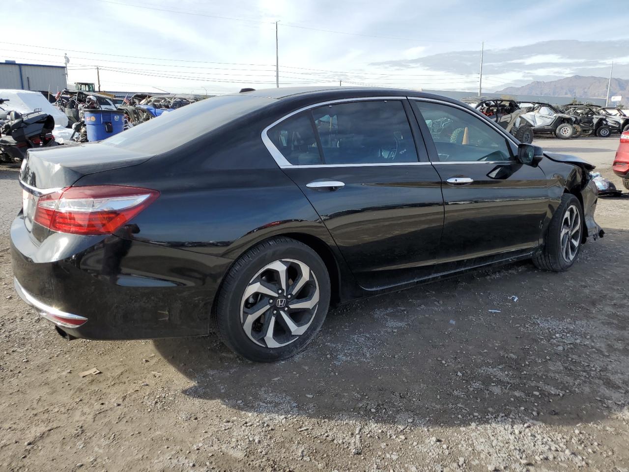 Photo 2 VIN: 1HGCR2F87HA033175 - HONDA ACCORD 