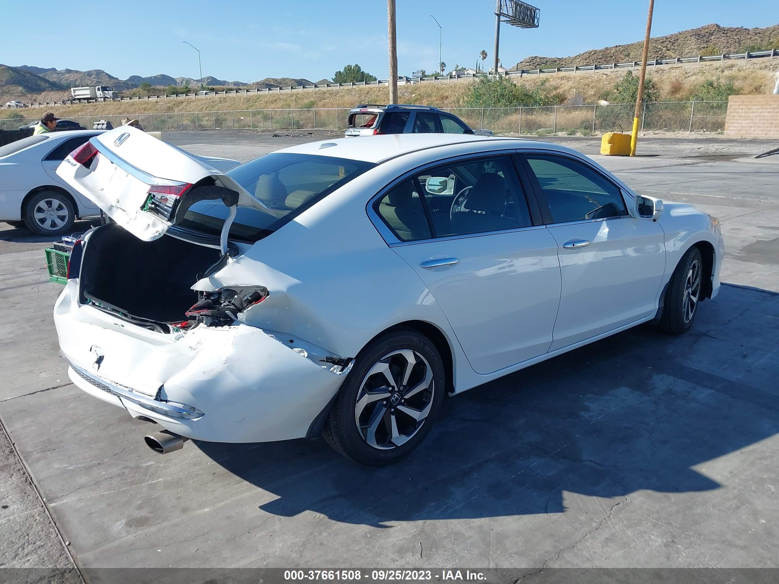 Photo 3 VIN: 1HGCR2F87HA116136 - HONDA ACCORD 